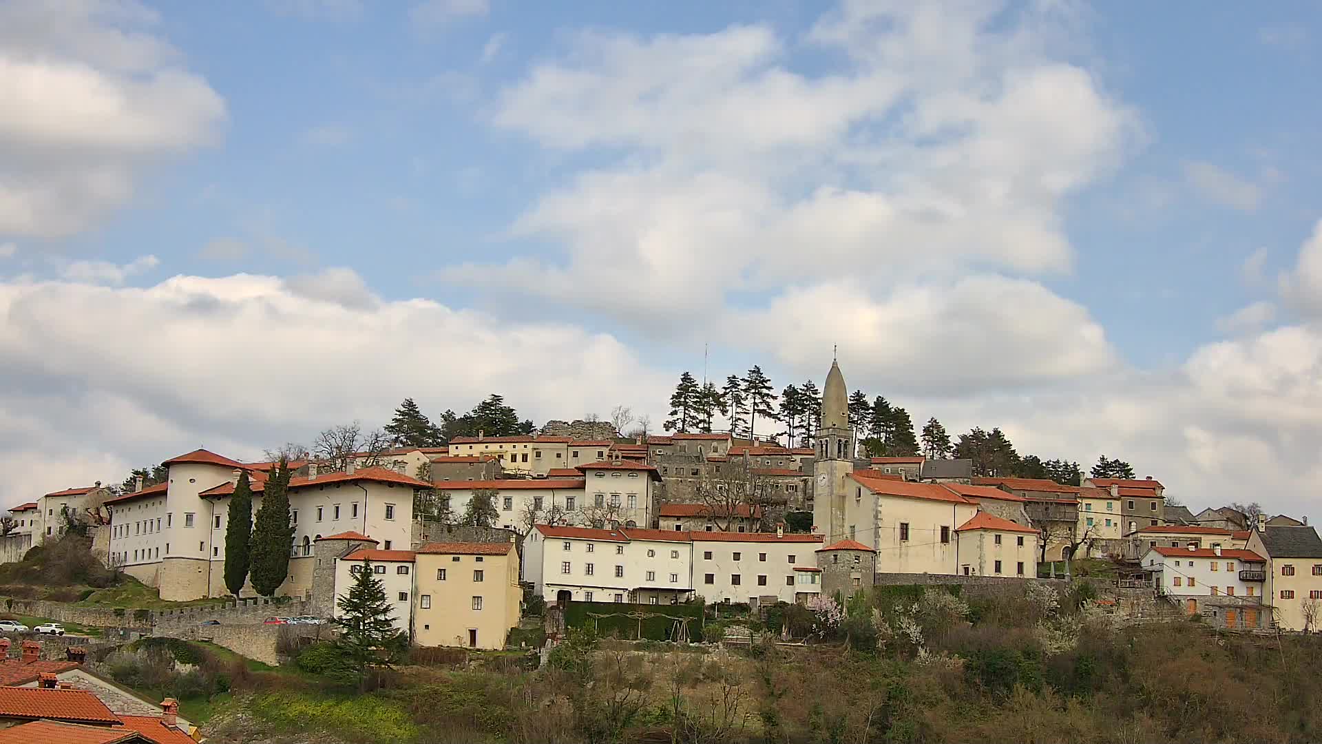 Štanjel v Živo: Odkrijte Srce Krasa