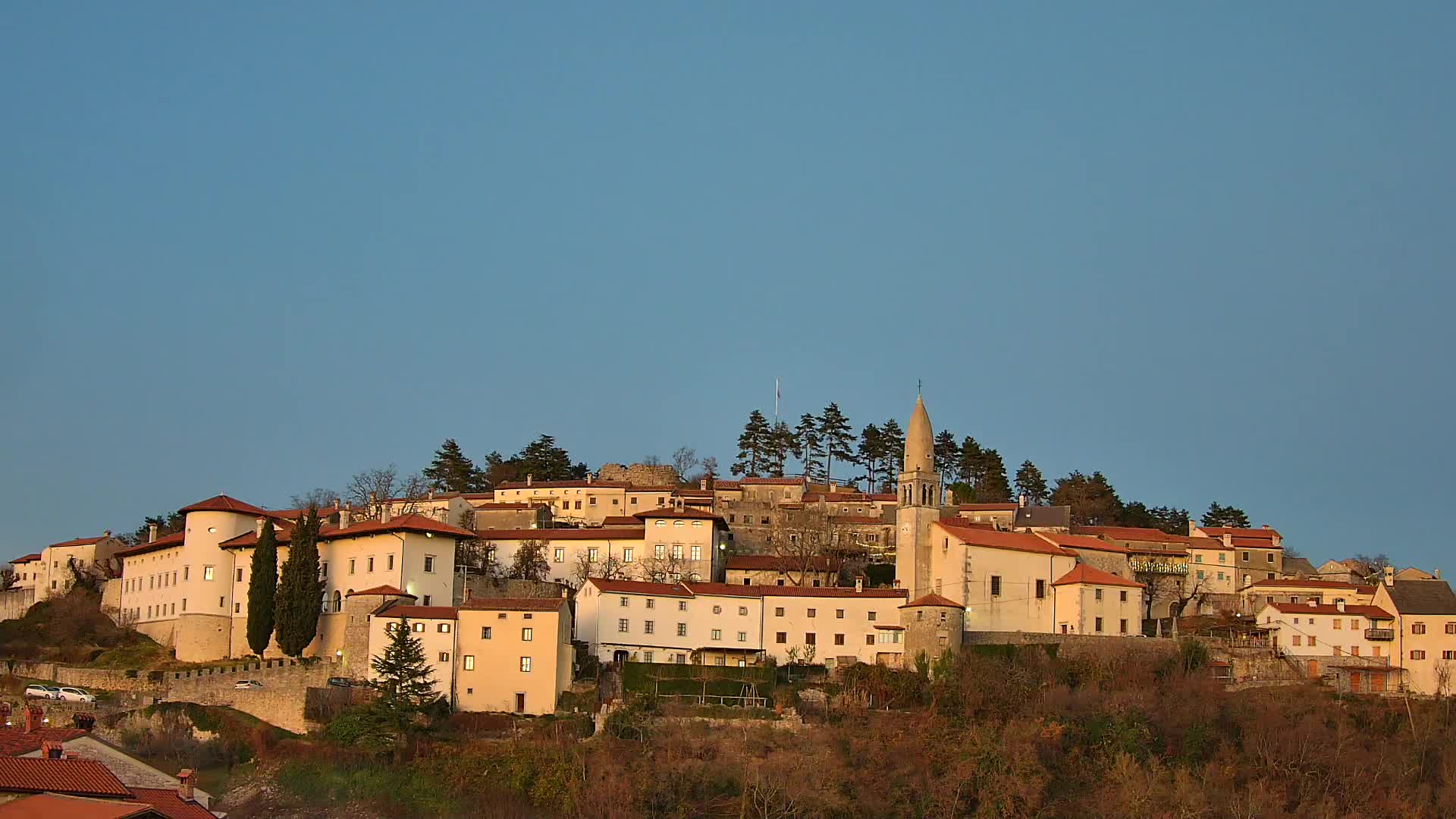 Štanjel v Živo: Odkrijte Srce Krasa