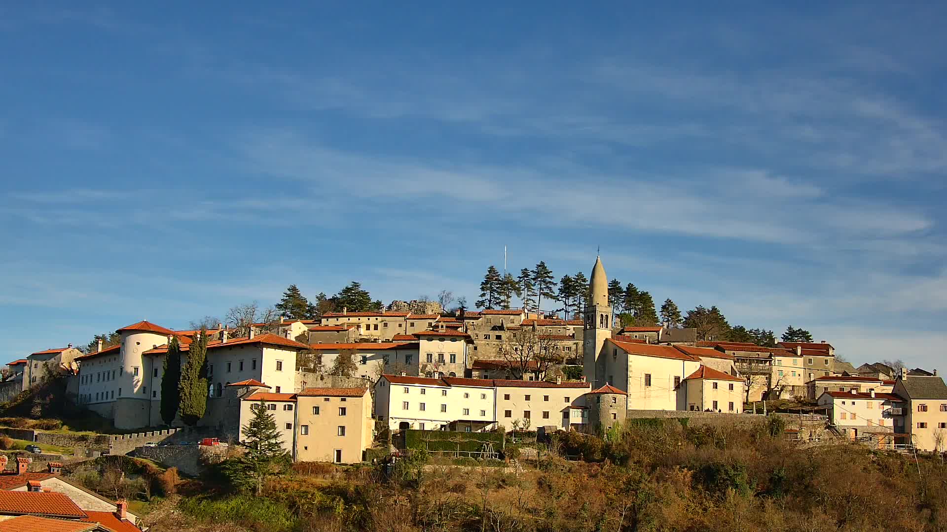 Štanjel v Živo: Odkrijte Srce Krasa