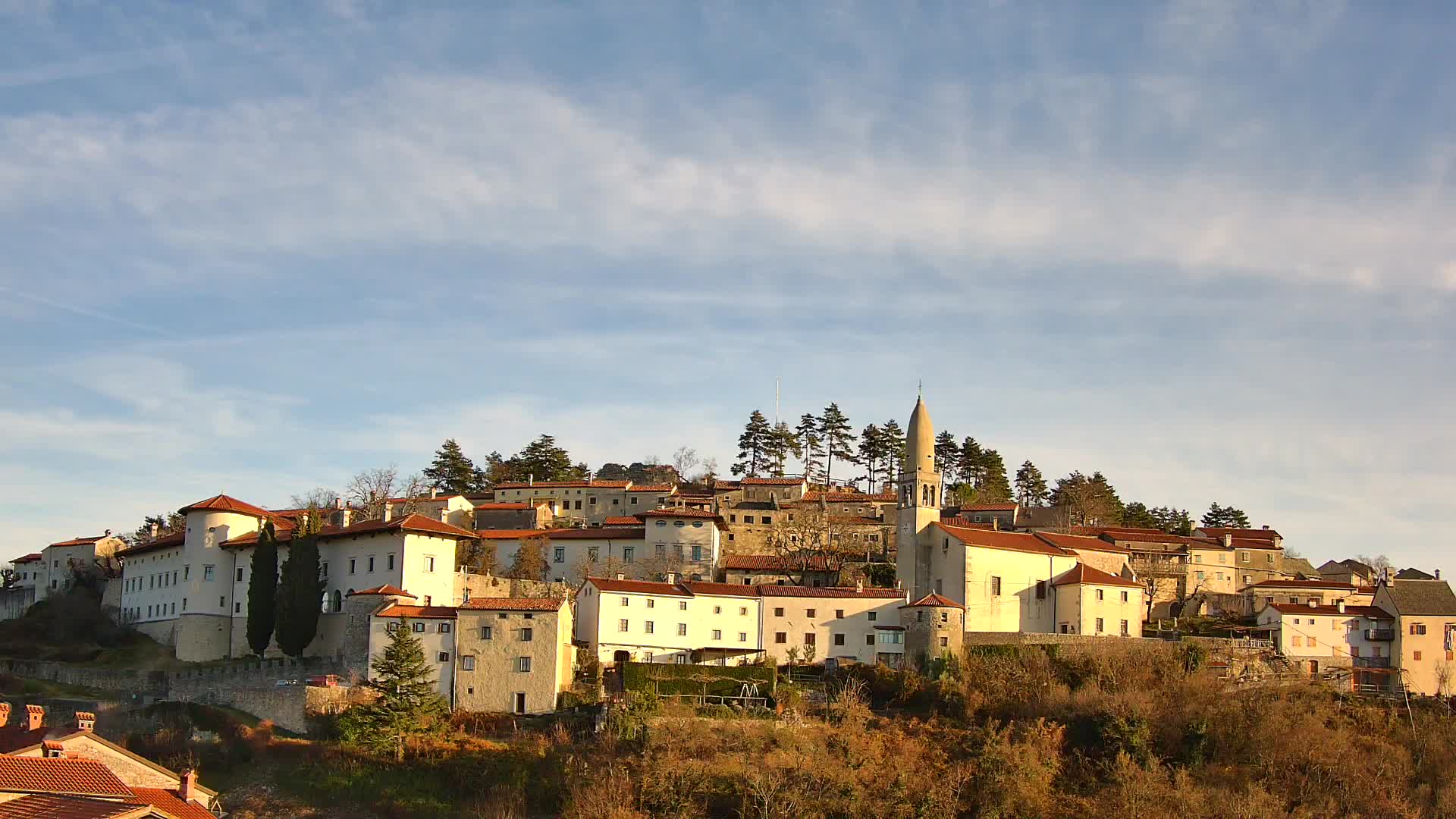 Štanjel v Živo: Odkrijte Srce Krasa