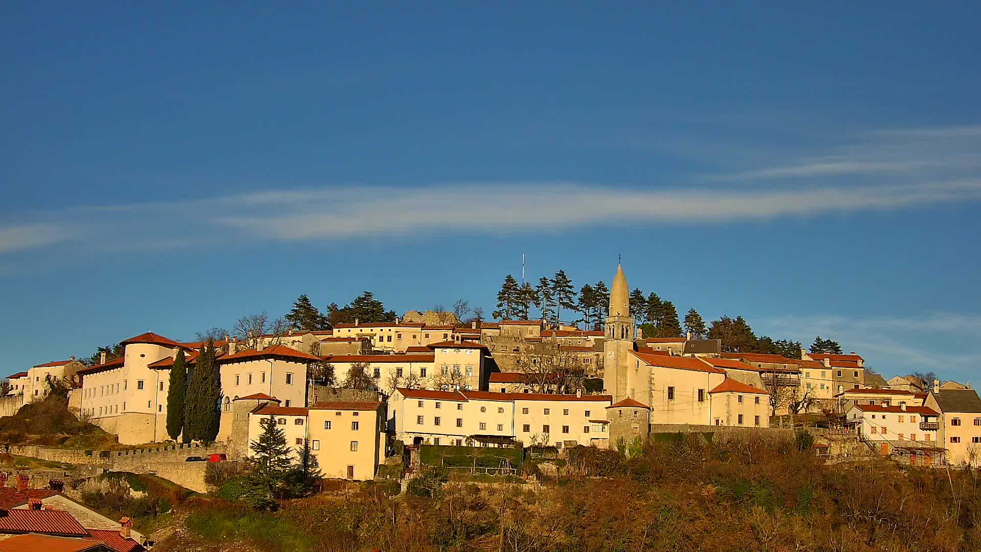 Štanjel v Živo: Odkrijte Srce Krasa