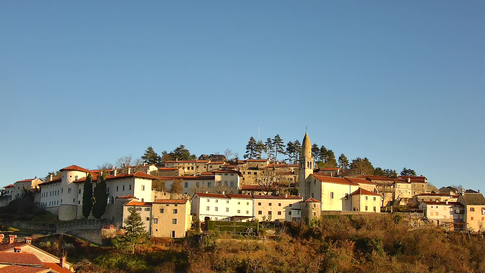 Štanjel v Živo: Odkrijte Srce Krasa