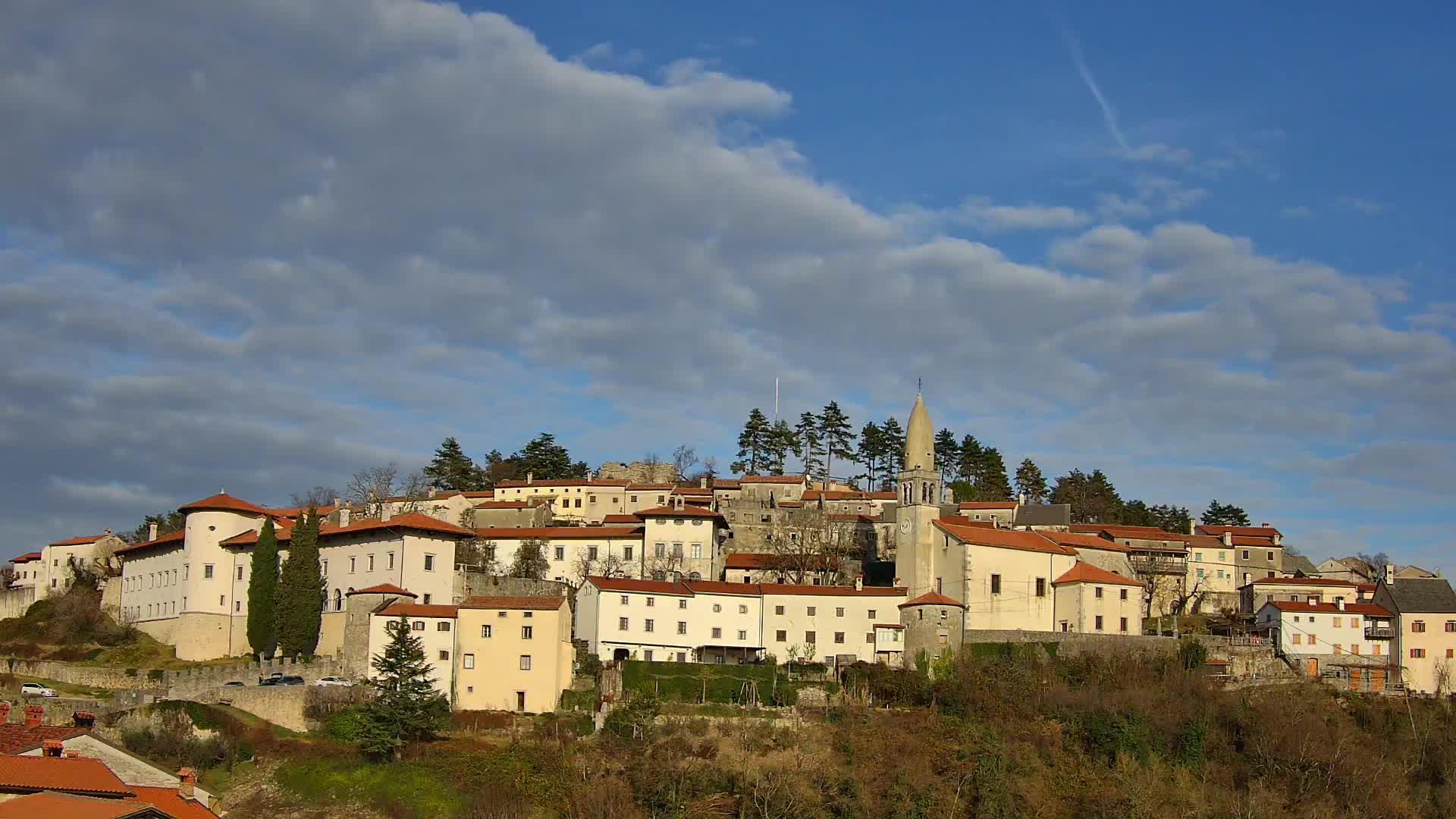 Štanjel v Živo: Odkrijte Srce Krasa