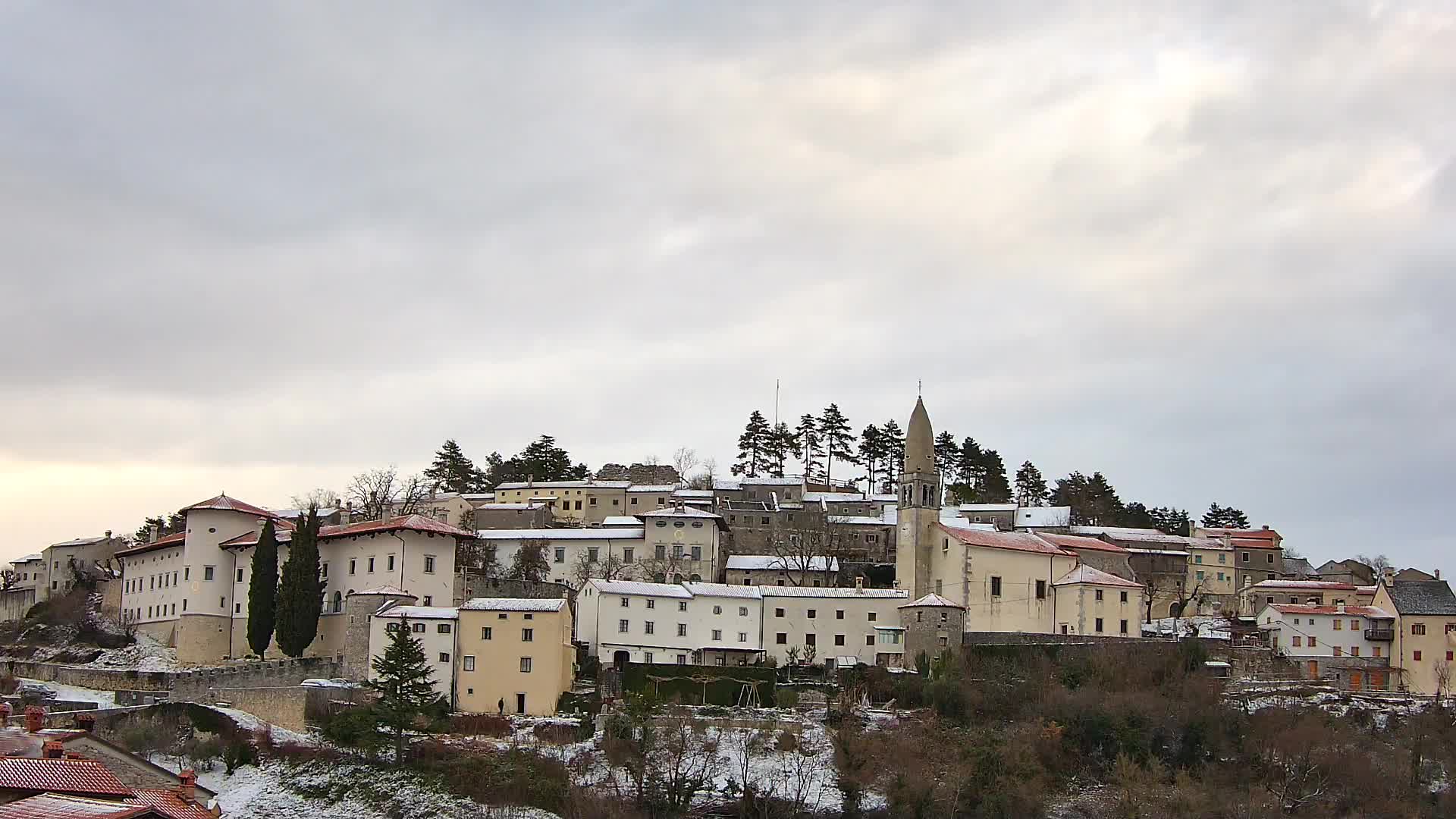 Štanjel v Živo: Odkrijte Srce Krasa