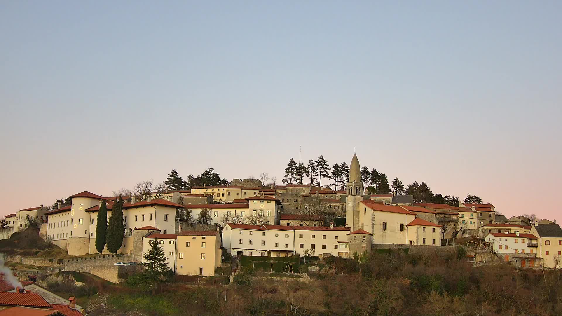 Štanjel v Živo: Odkrijte Srce Krasa