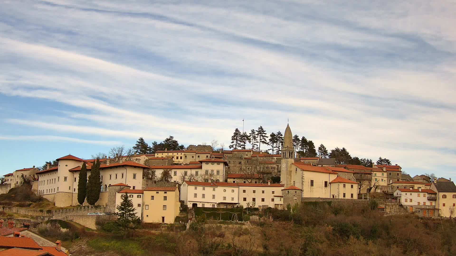 Štanjel v Živo: Odkrijte Srce Krasa