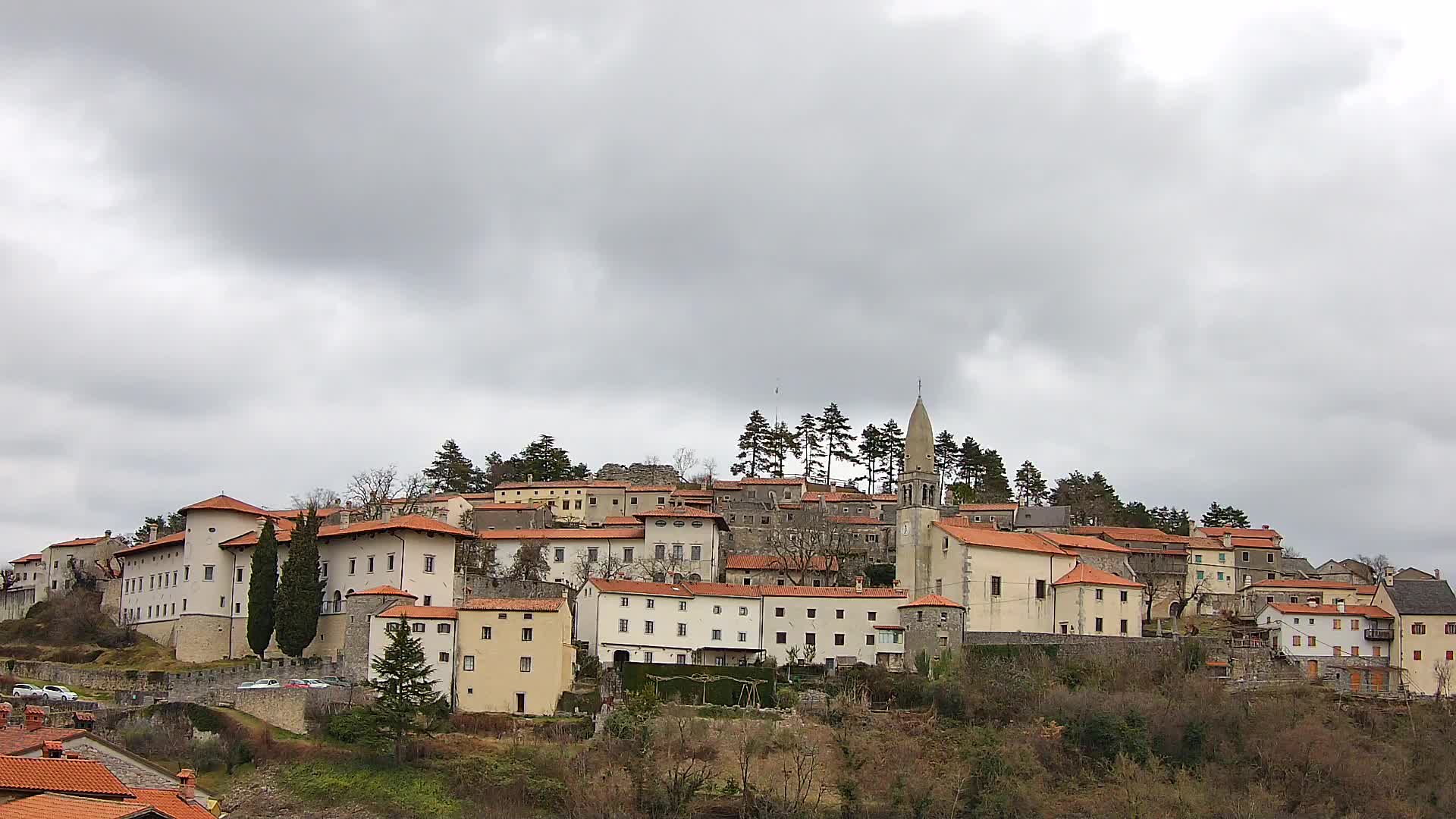 Štanjel v Živo: Odkrijte Srce Krasa