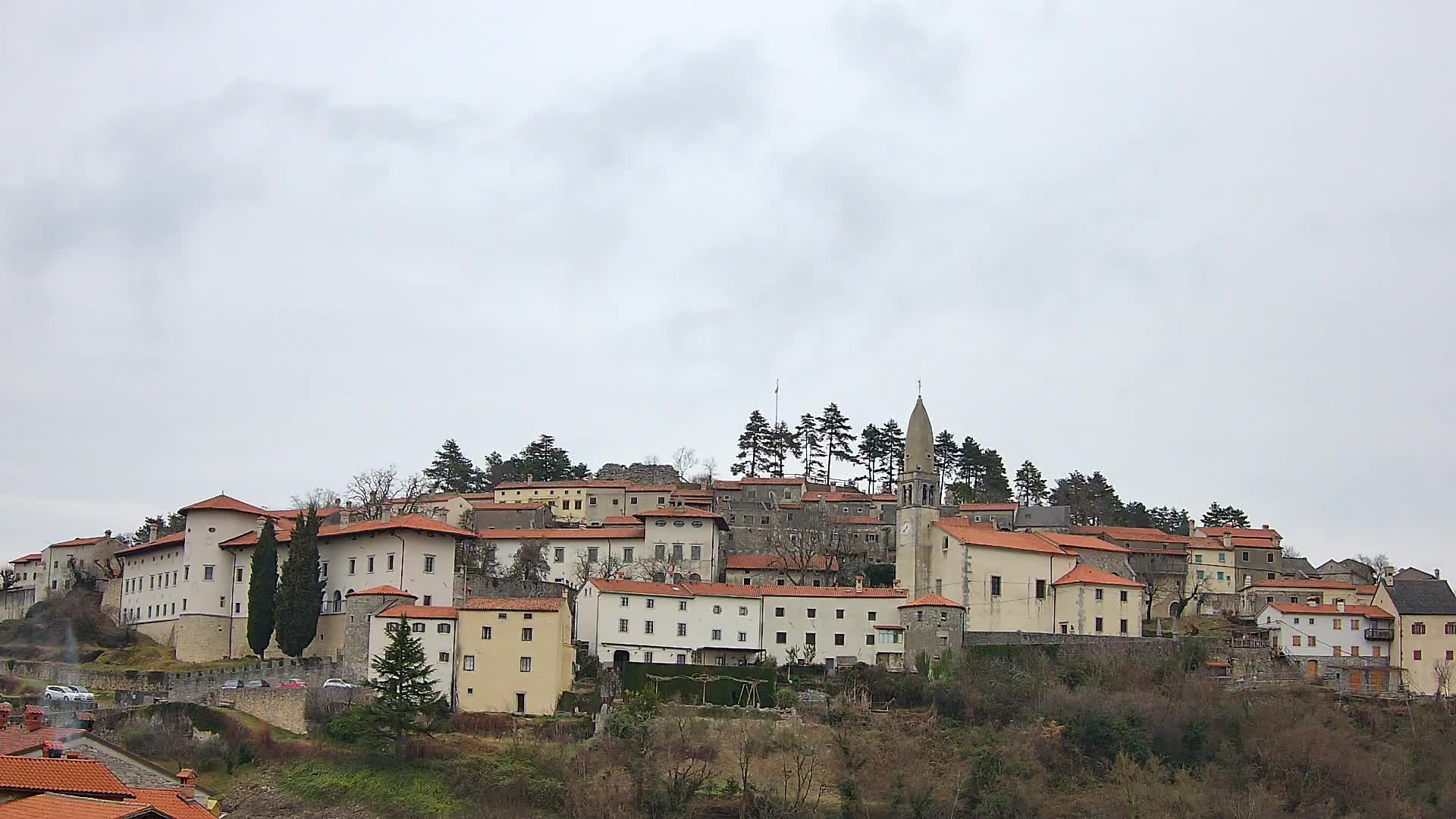 Štanjel v Živo: Odkrijte Srce Krasa