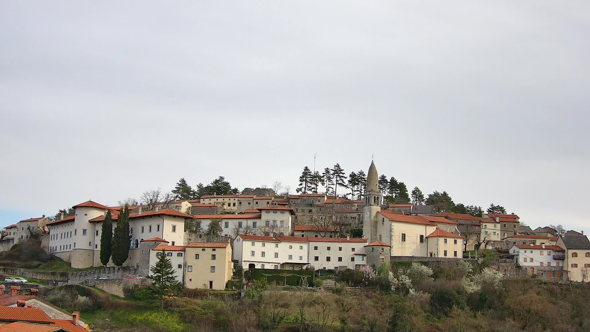 Štanjel v Živo: Odkrijte Srce Krasa