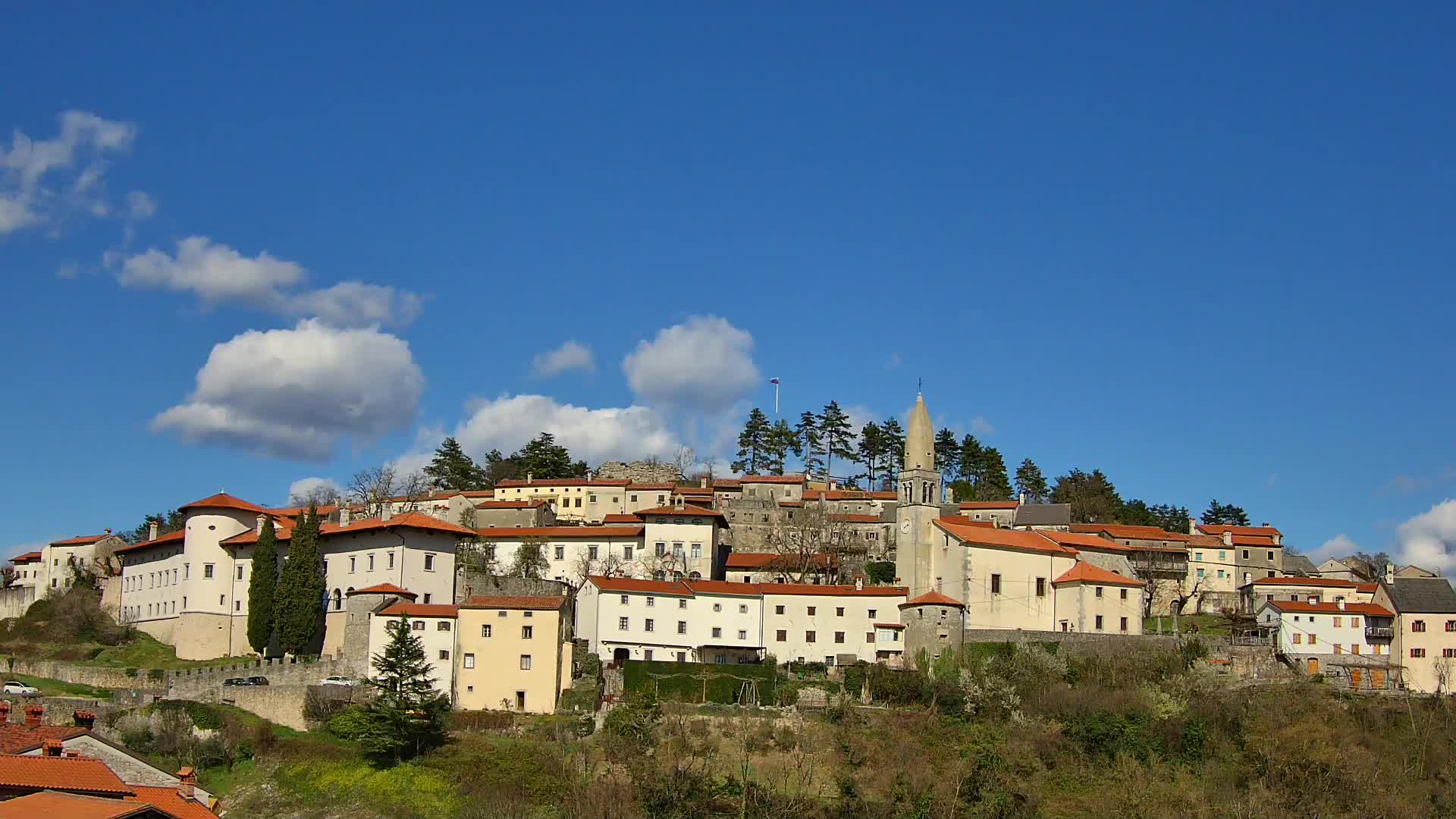 Štanjel v Živo: Odkrijte Srce Krasa