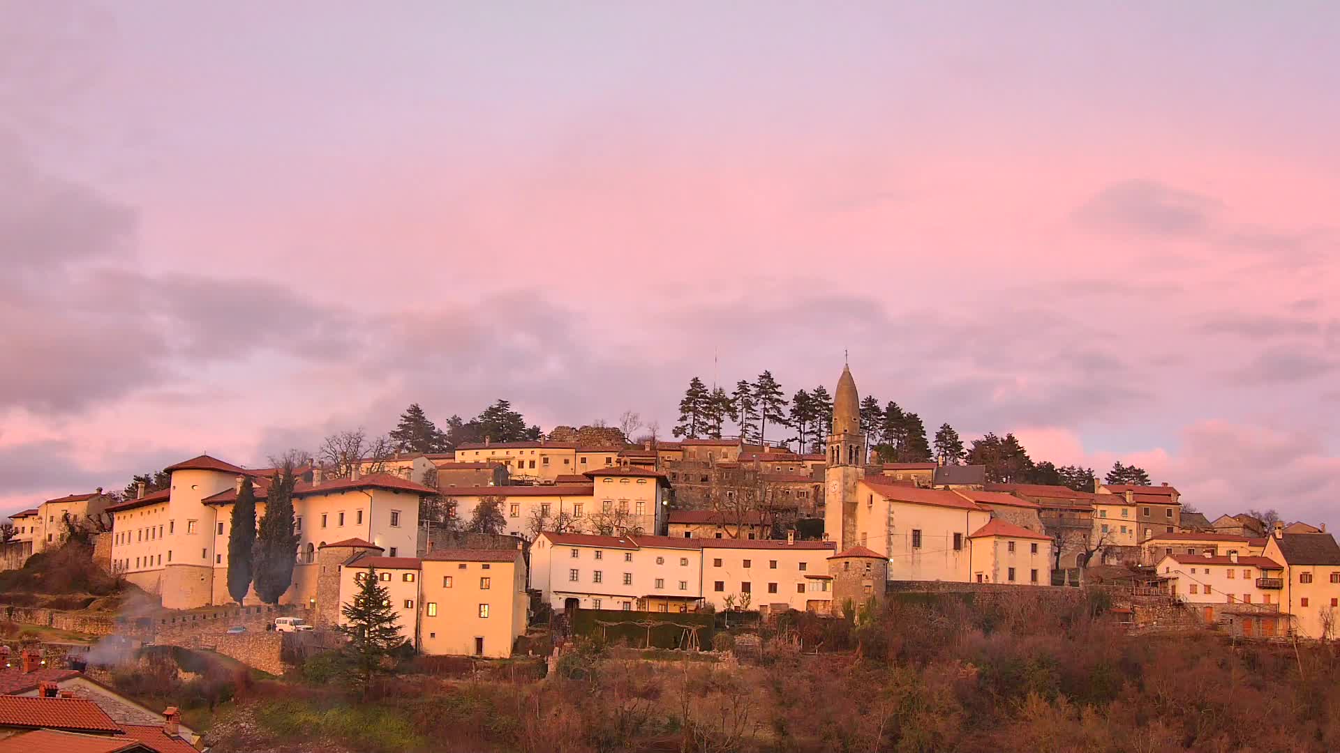 Štanjel v Živo: Odkrijte Srce Krasa