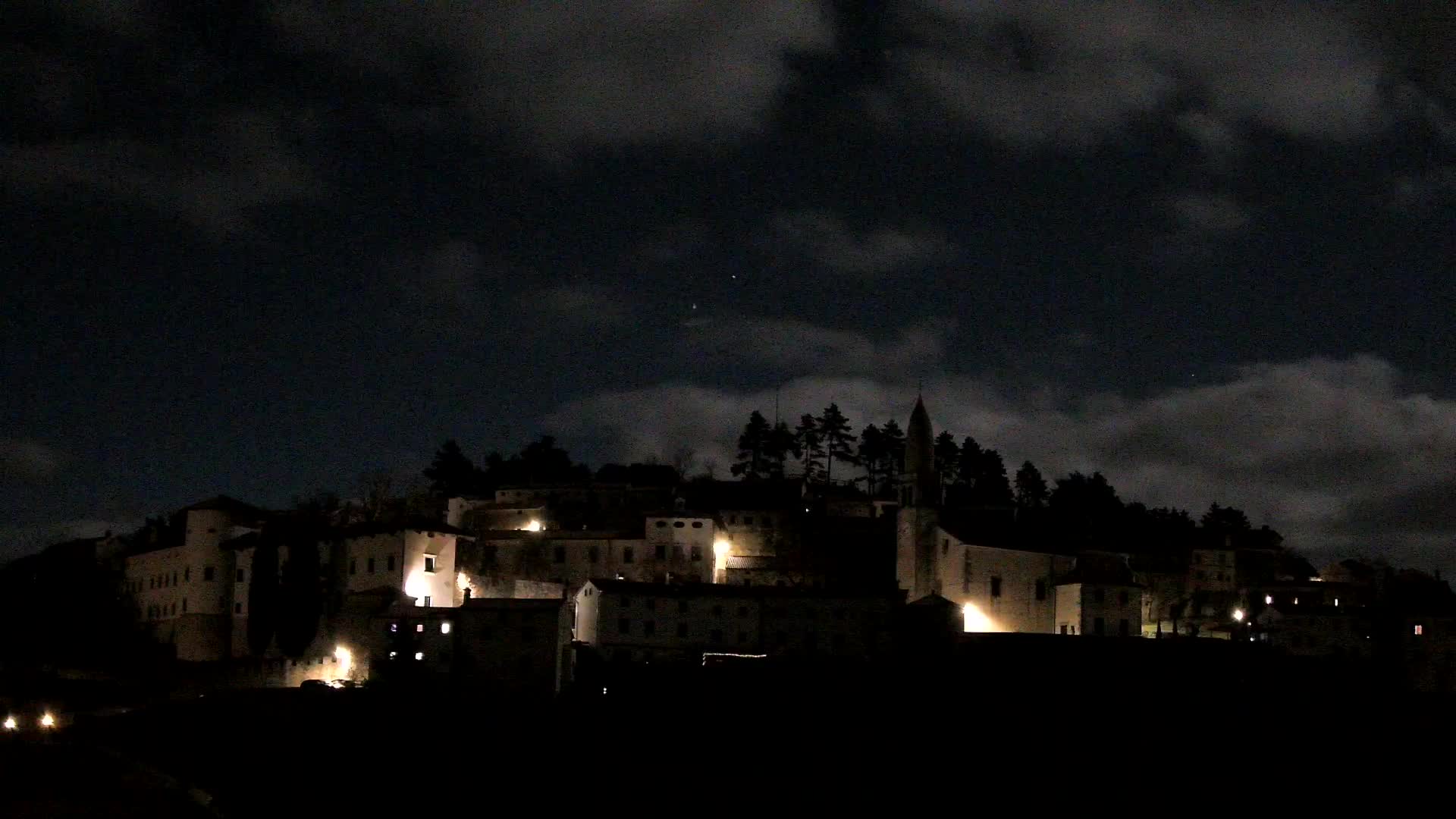 Štanjel v Živo: Odkrijte Srce Krasa