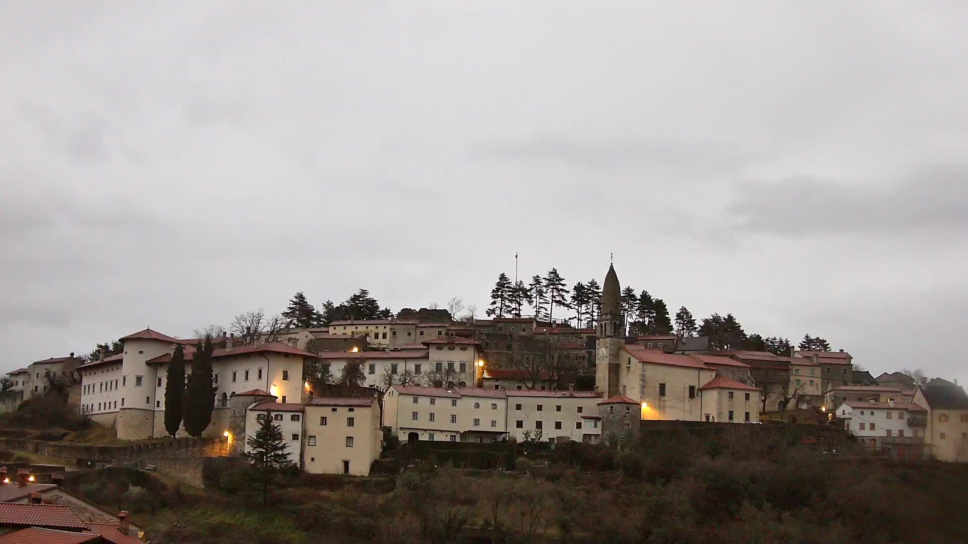 Štanjel v Živo: Odkrijte Srce Krasa