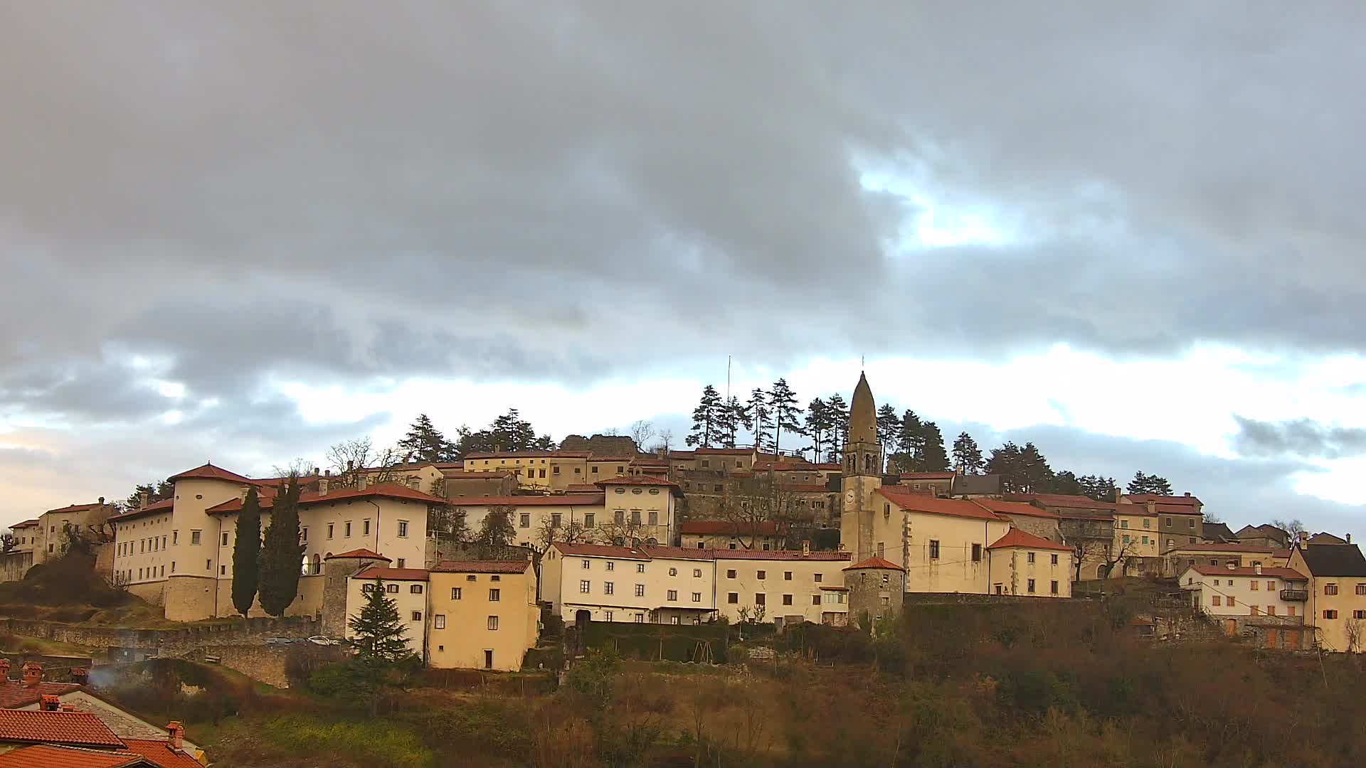 Štanjel v Živo: Odkrijte Srce Krasa