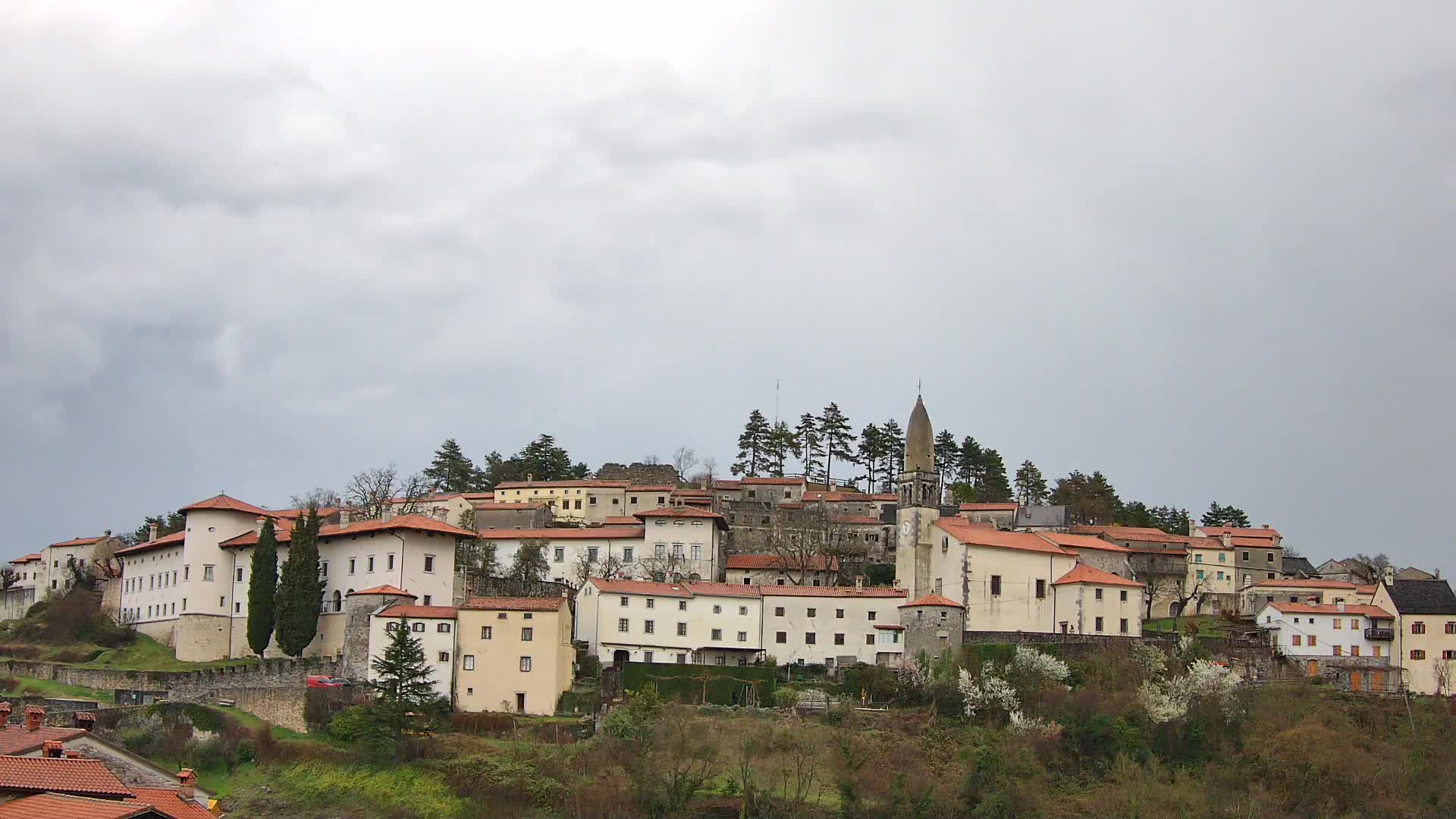 Štanjel v Živo: Odkrijte Srce Krasa