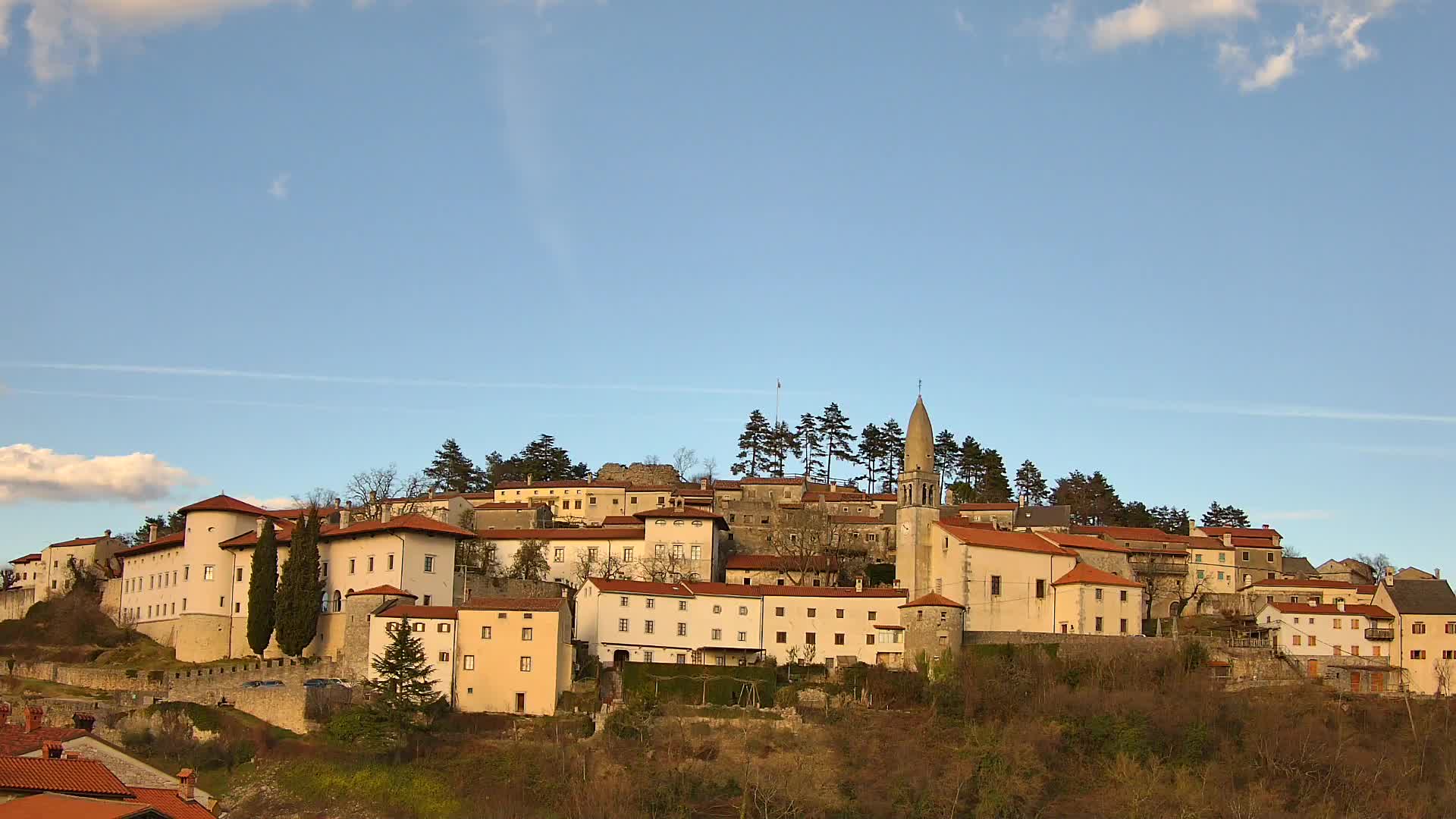 Štanjel v Živo: Odkrijte Srce Krasa