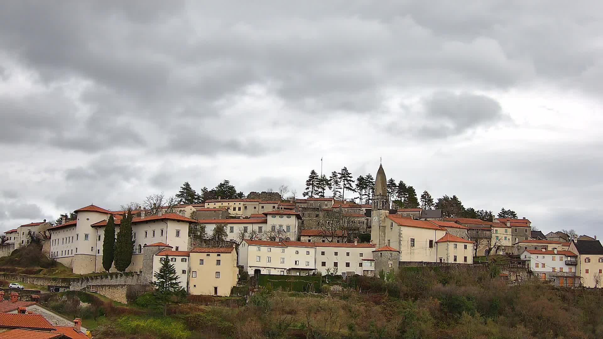 Štanjel v Živo: Odkrijte Srce Krasa
