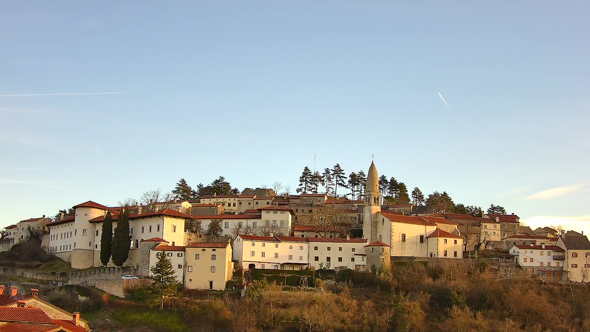 Štanjel v Živo: Odkrijte Srce Krasa