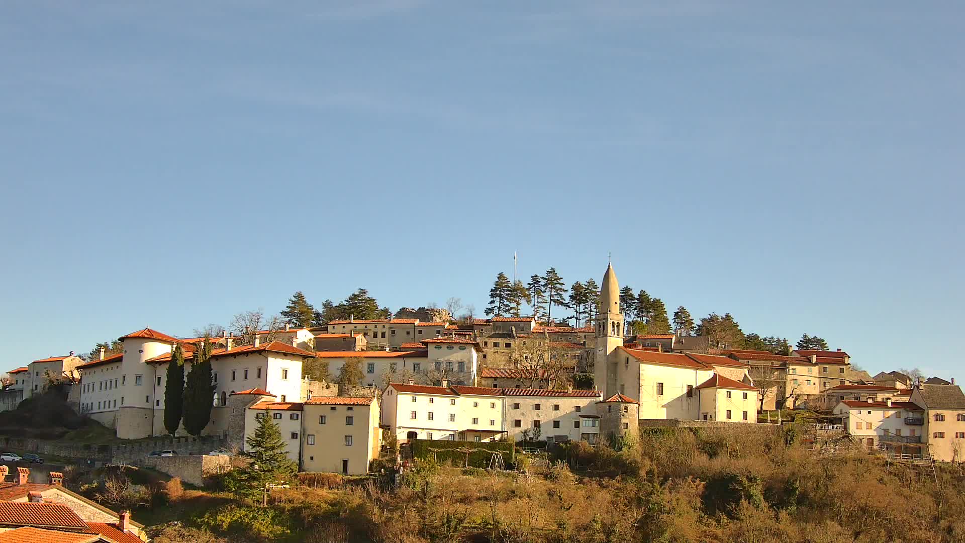 Štanjel v Živo: Odkrijte Srce Krasa