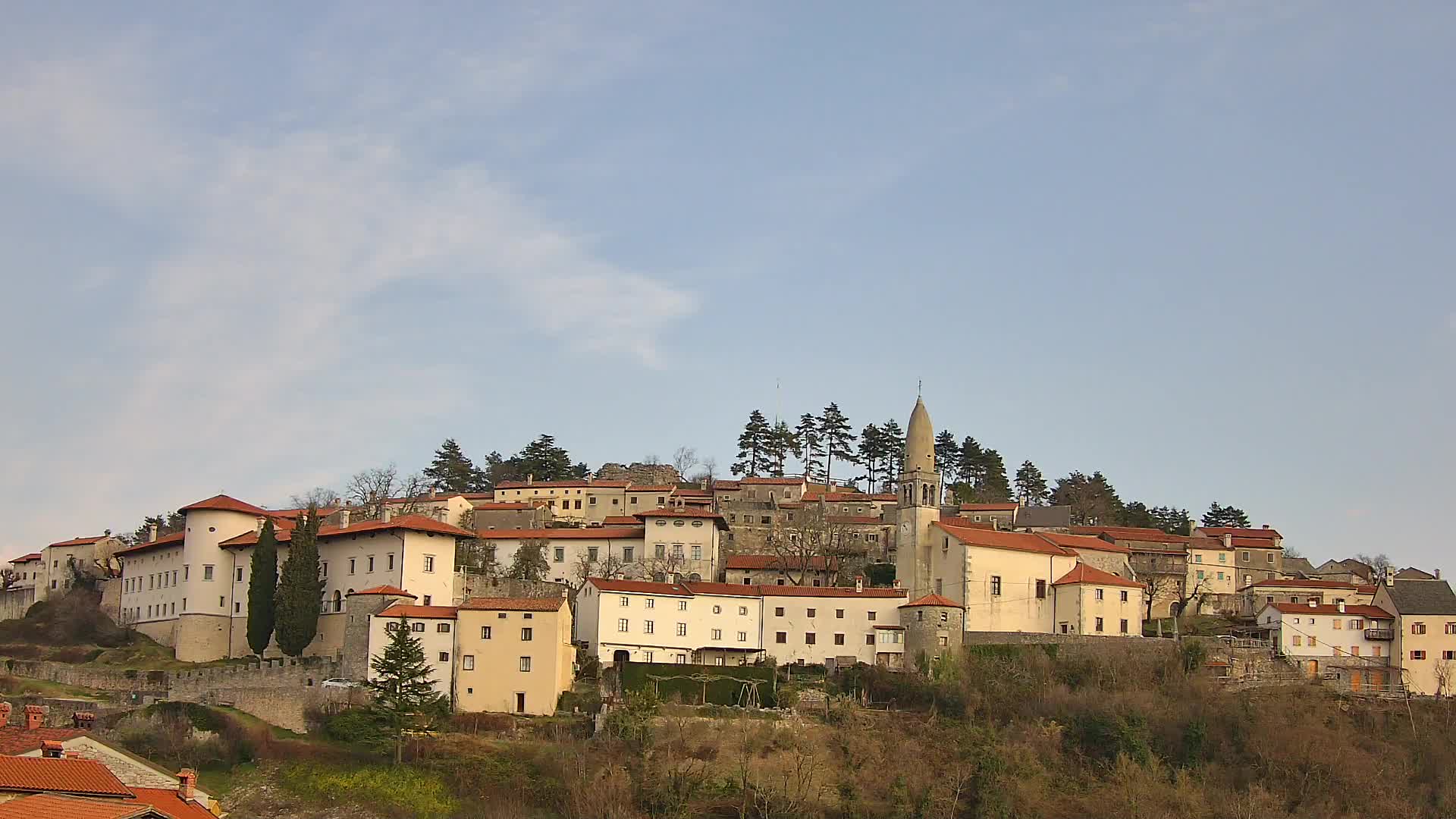 Štanjel v Živo: Odkrijte Srce Krasa