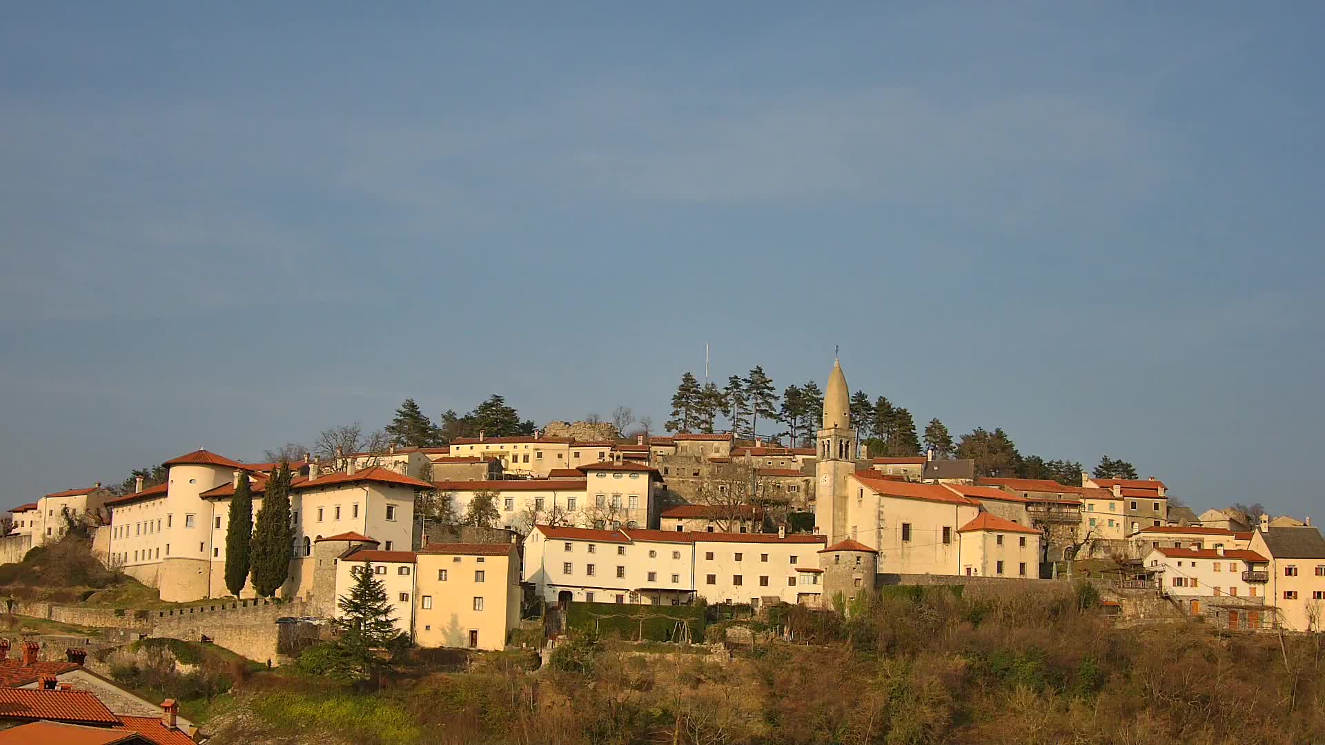 Štanjel v Živo: Odkrijte Srce Krasa