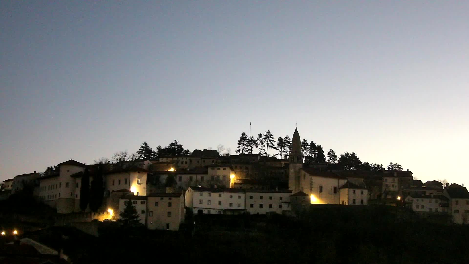 Štanjel v Živo: Odkrijte Srce Krasa