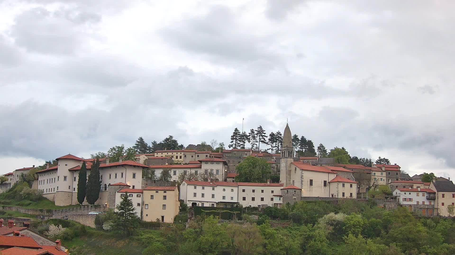 Štanjel v Živo: Odkrijte Srce Krasa