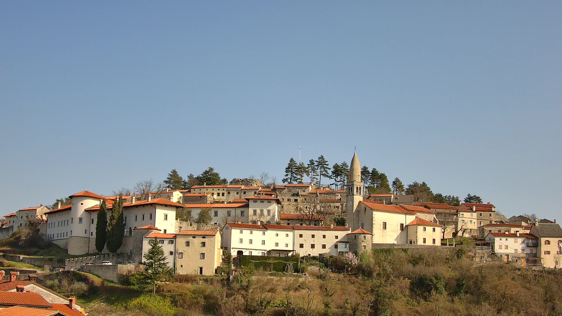 Štanjel v Živo: Odkrijte Srce Krasa