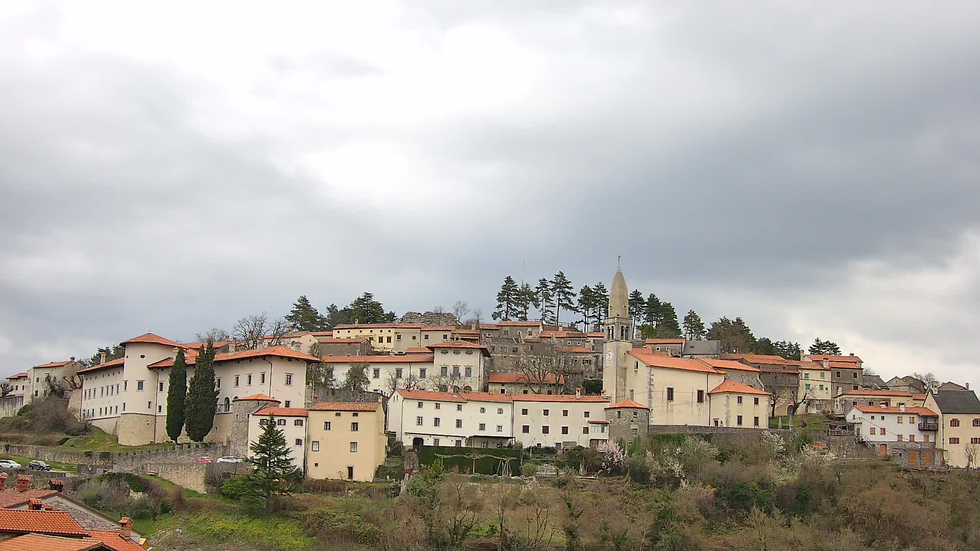 Štanjel v Živo: Odkrijte Srce Krasa