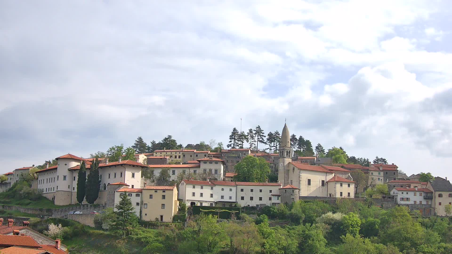 Štanjel v Živo: Odkrijte Srce Krasa