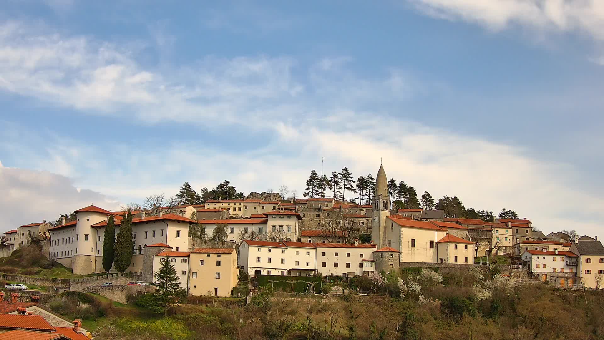 Štanjel v Živo: Odkrijte Srce Krasa