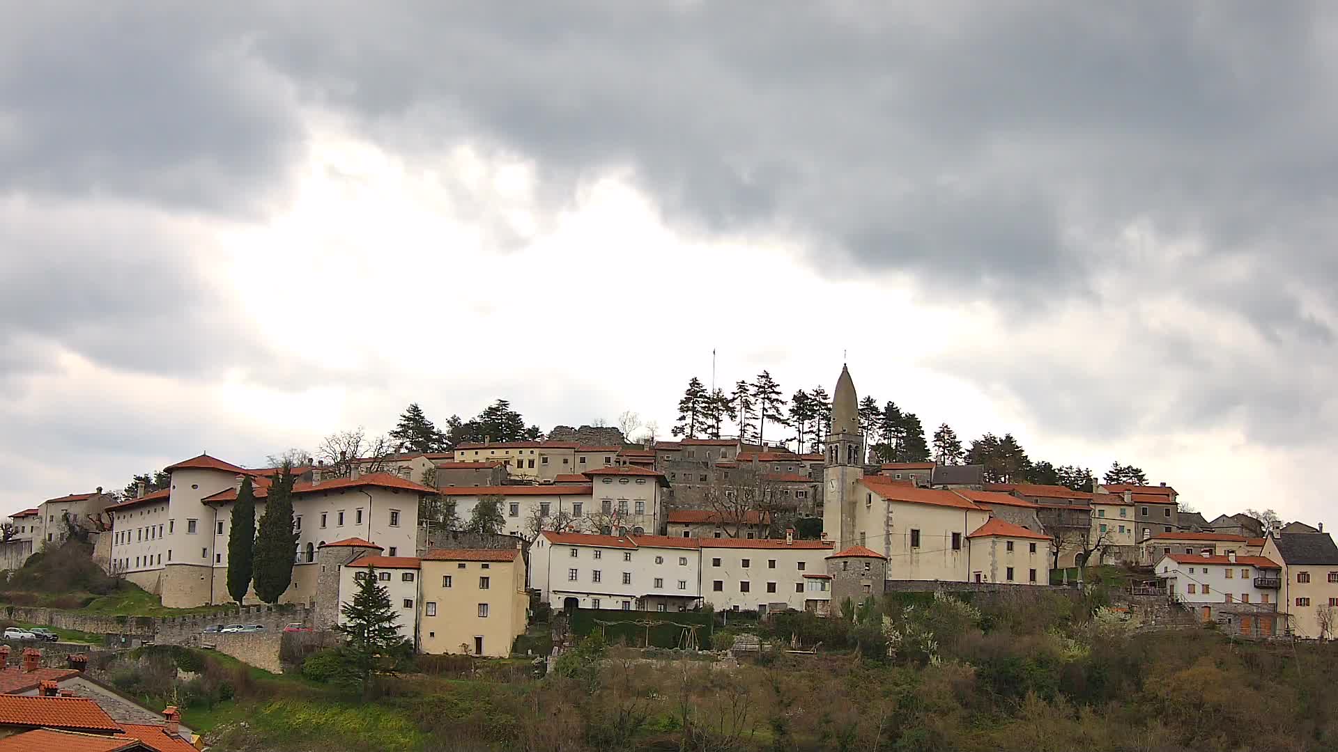 Štanjel v Živo: Odkrijte Srce Krasa