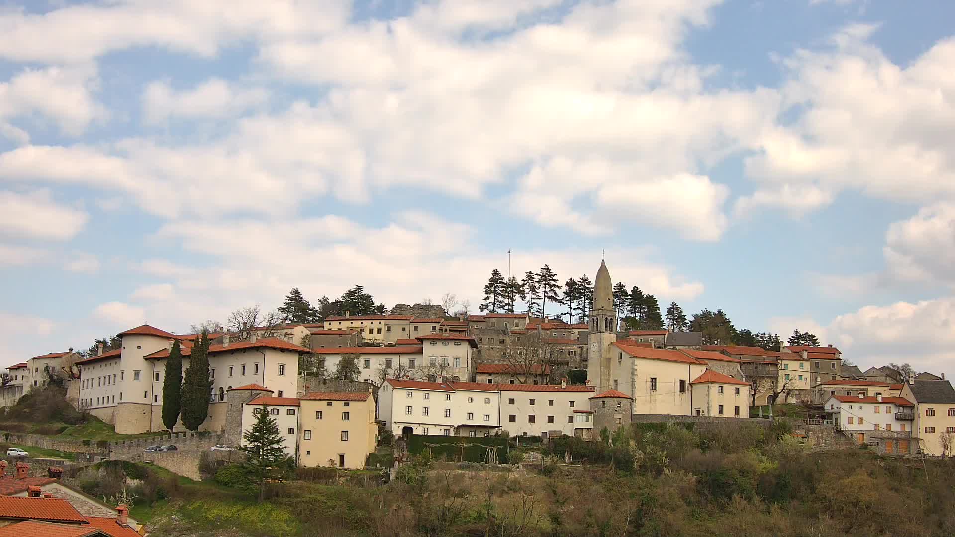 Štanjel v Živo: Odkrijte Srce Krasa