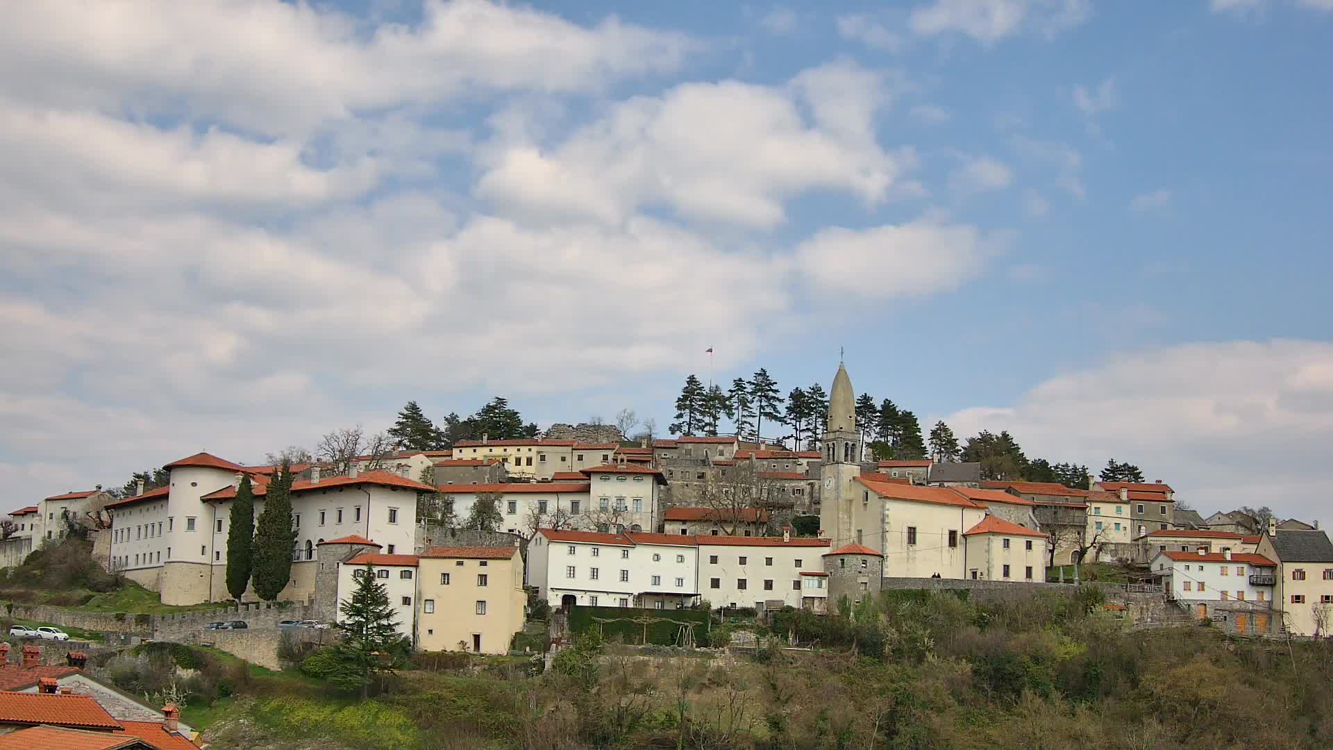 Štanjel v Živo: Odkrijte Srce Krasa