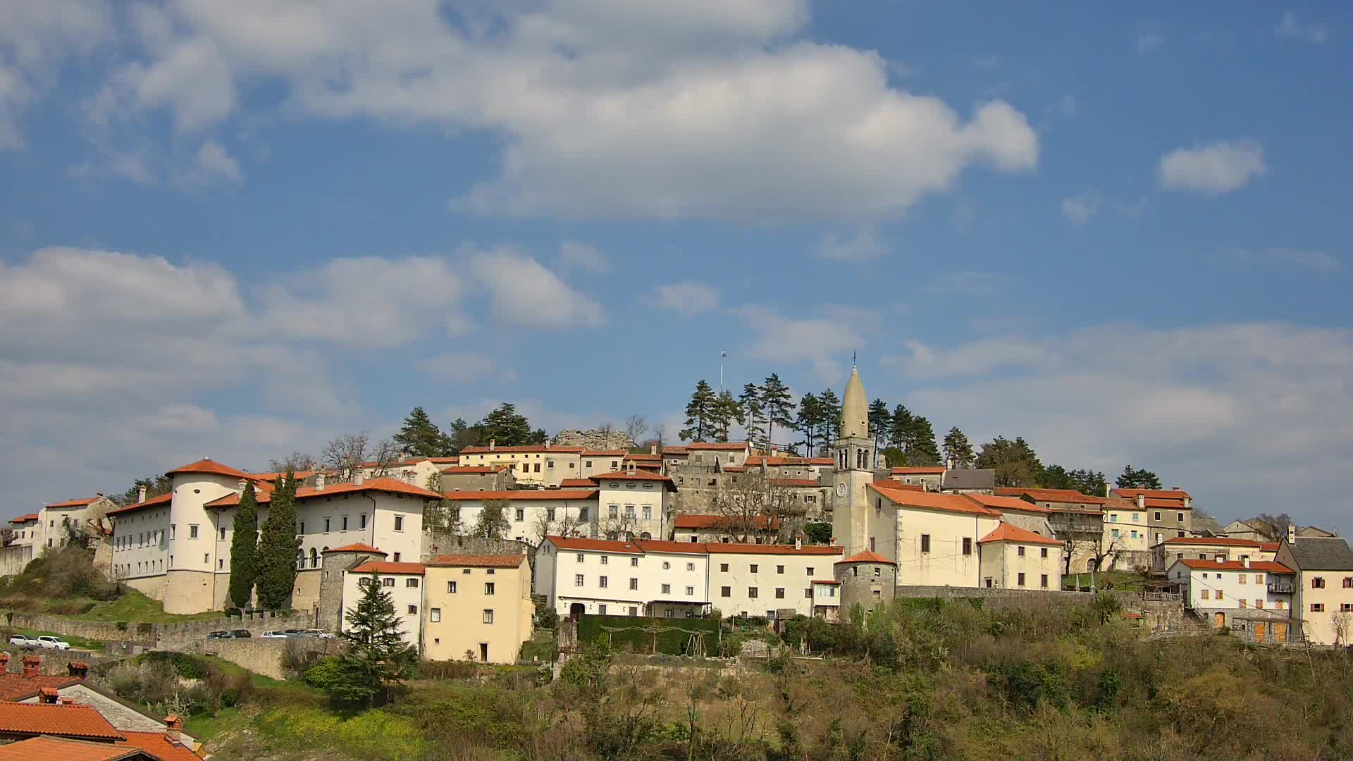 Štanjel v Živo: Odkrijte Srce Krasa