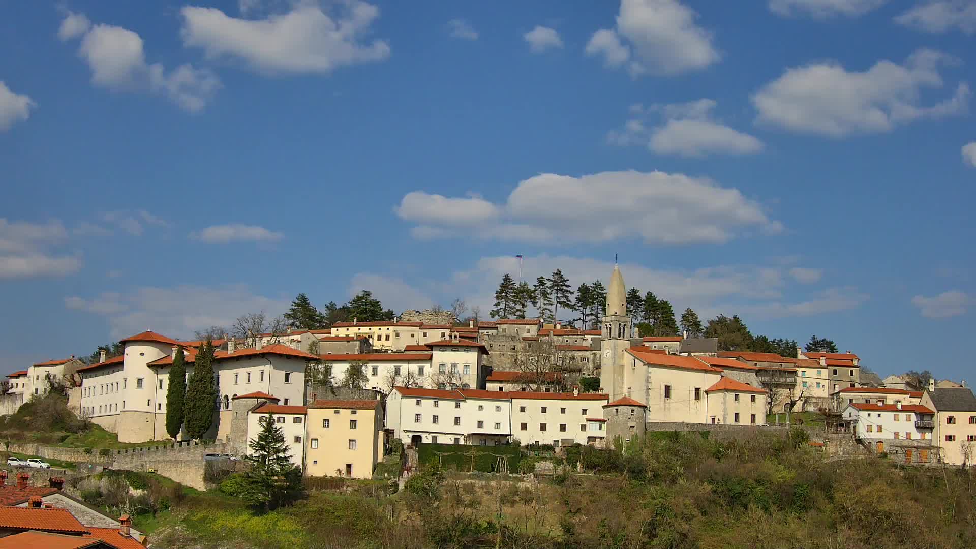 Štanjel v Živo: Odkrijte Srce Krasa