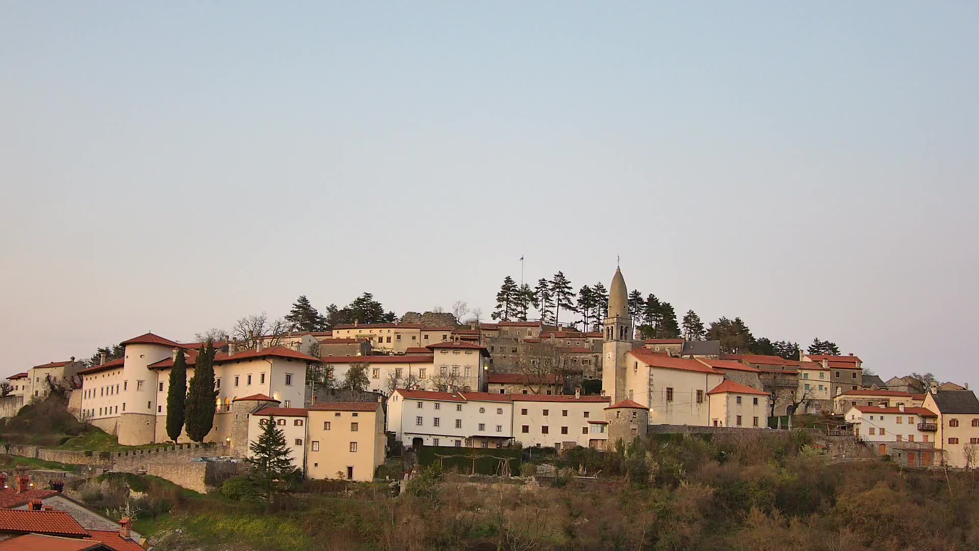 Štanjel v Živo: Odkrijte Srce Krasa