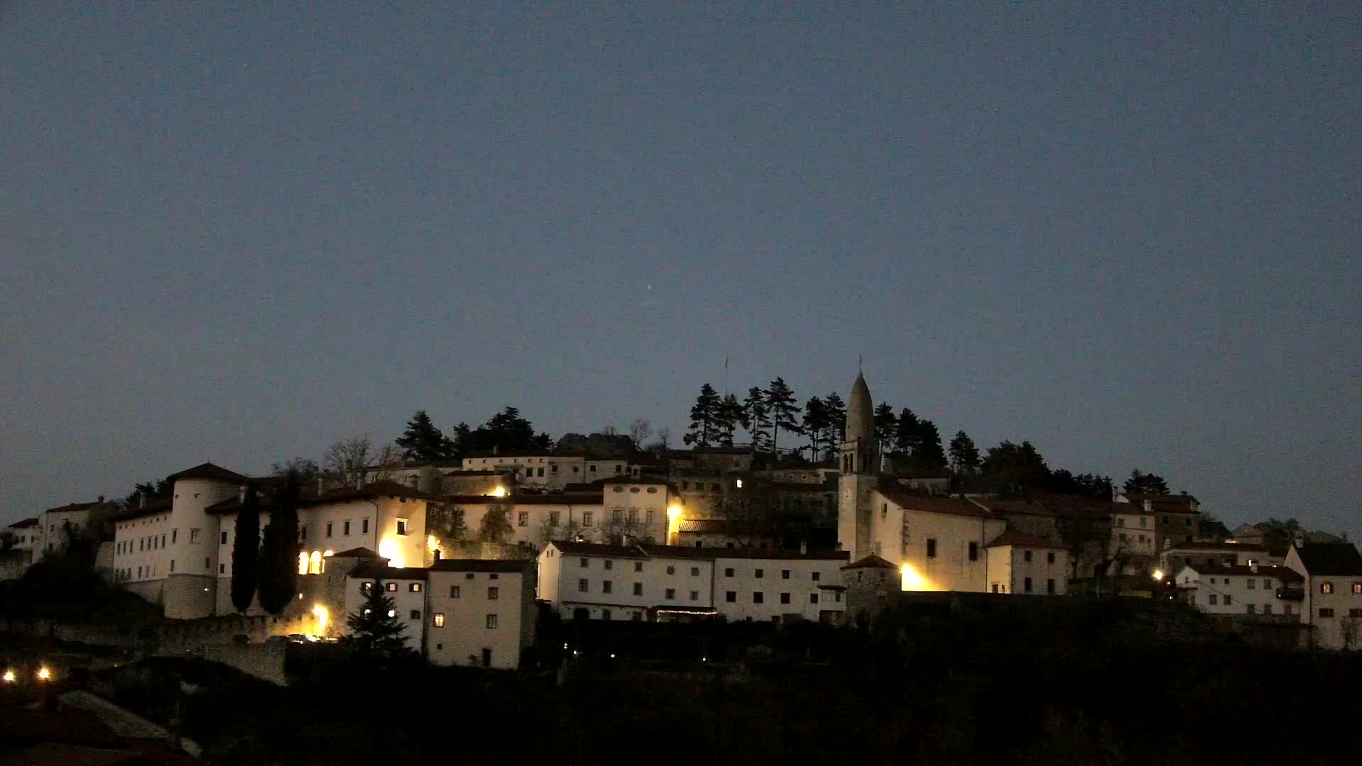 Štanjel v Živo: Odkrijte Srce Krasa