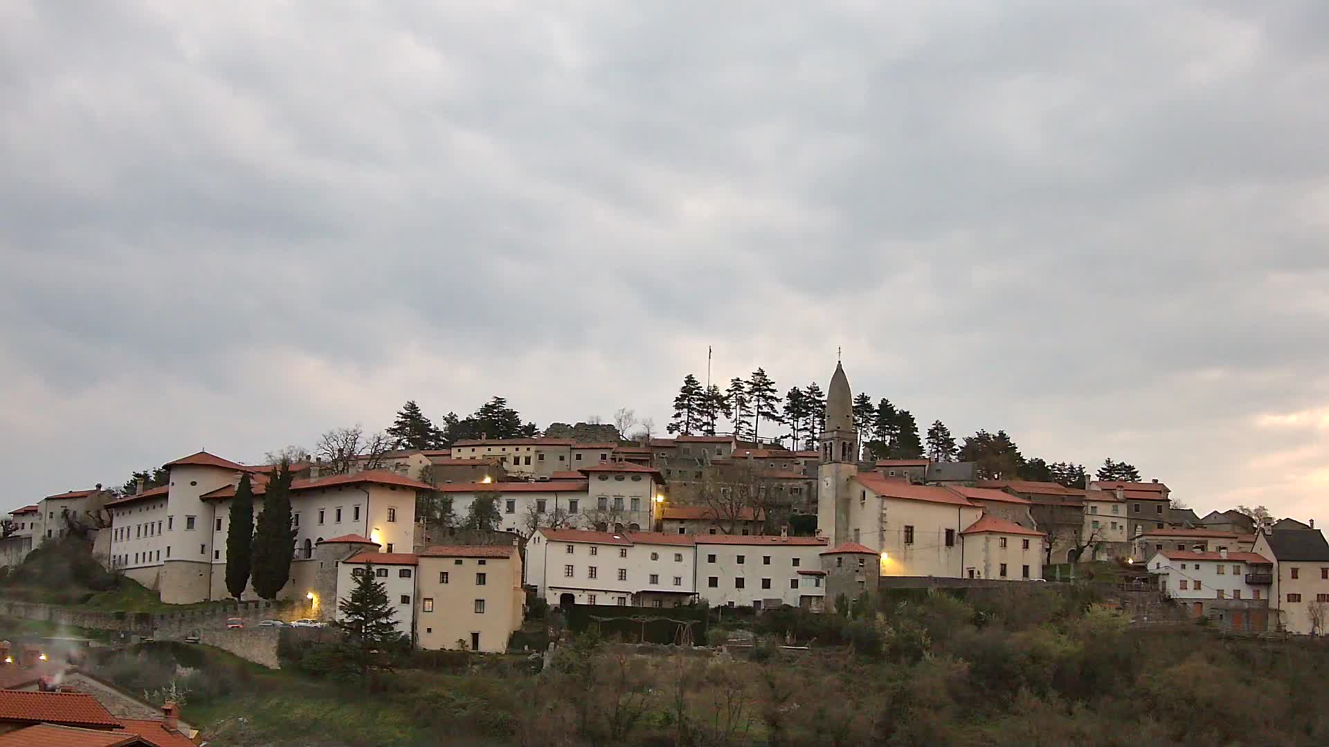 Štanjel v Živo: Odkrijte Srce Krasa