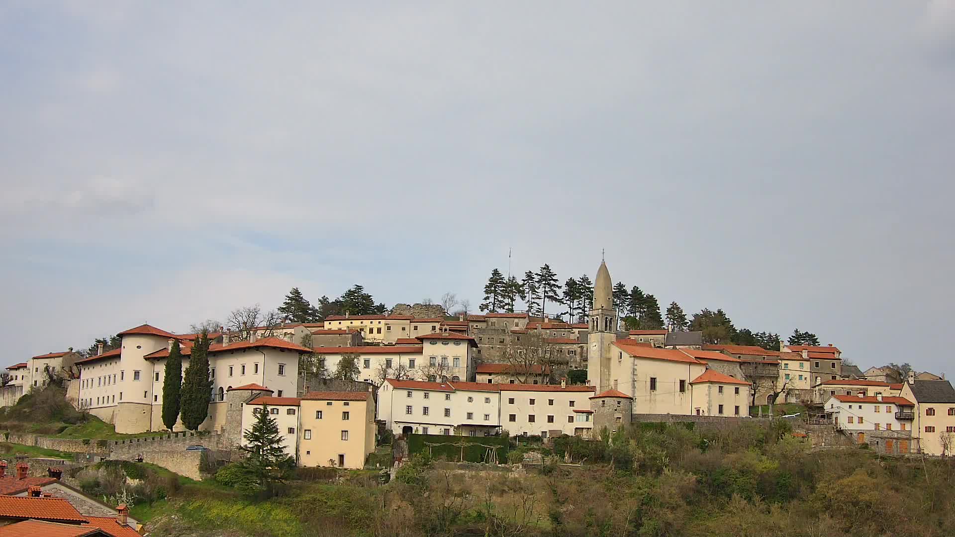 Štanjel v Živo: Odkrijte Srce Krasa