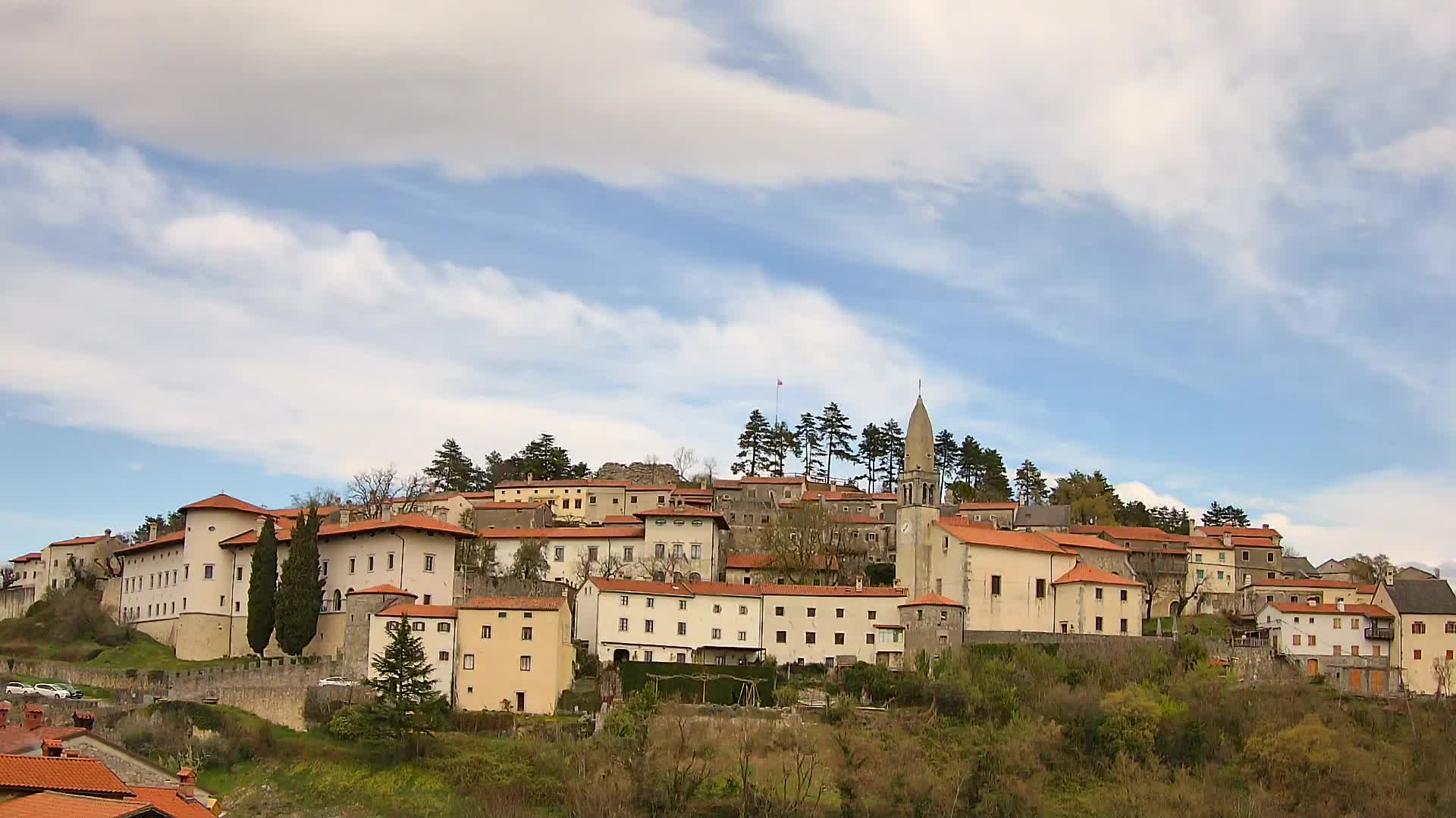 Štanjel v Živo: Odkrijte Srce Krasa