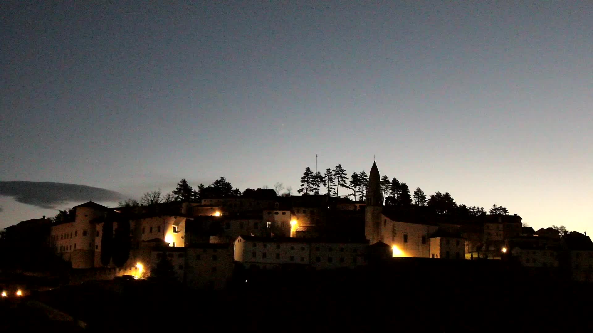 Štanjel v Živo: Odkrijte Srce Krasa