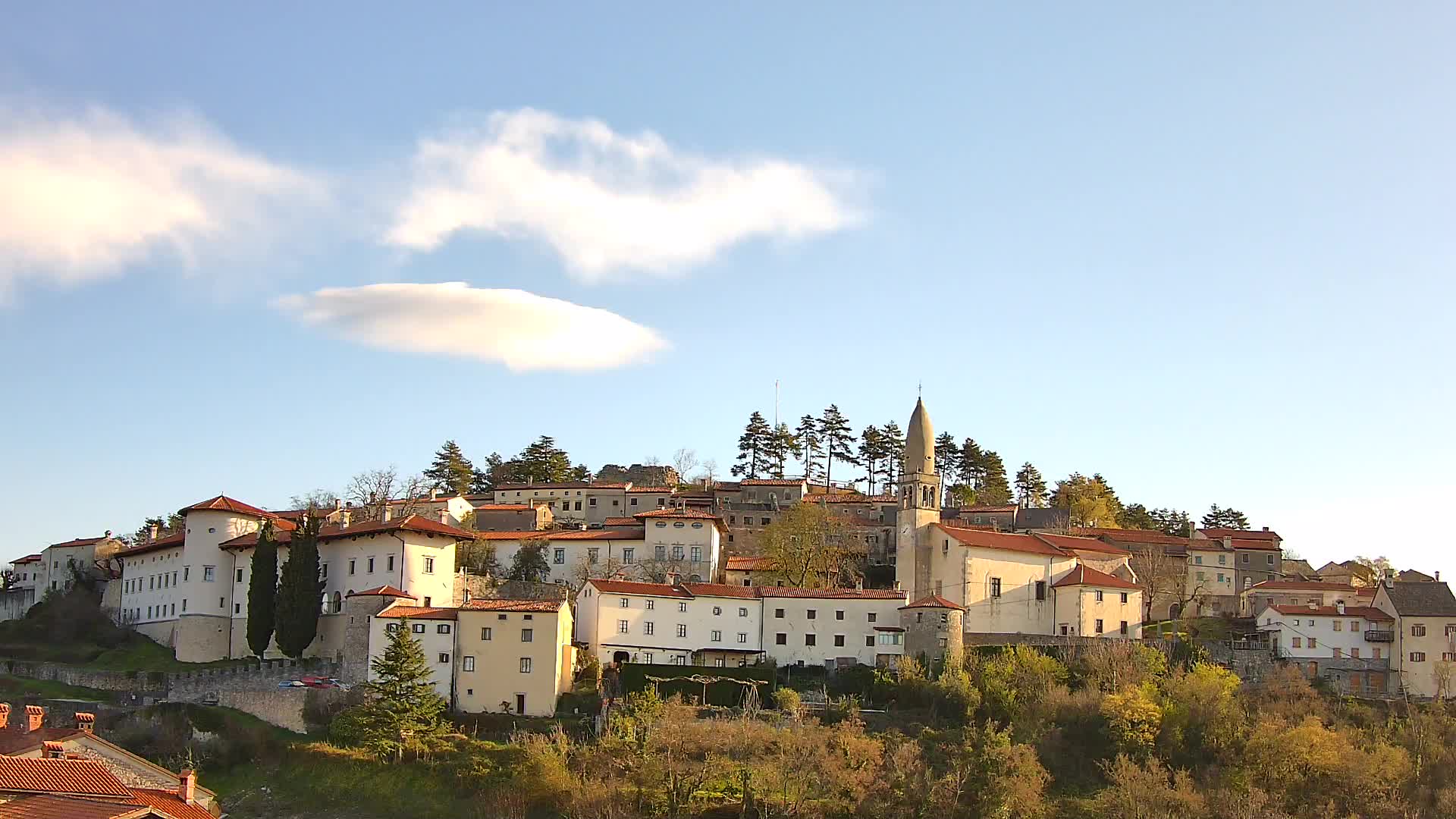 Štanjel v Živo: Odkrijte Srce Krasa