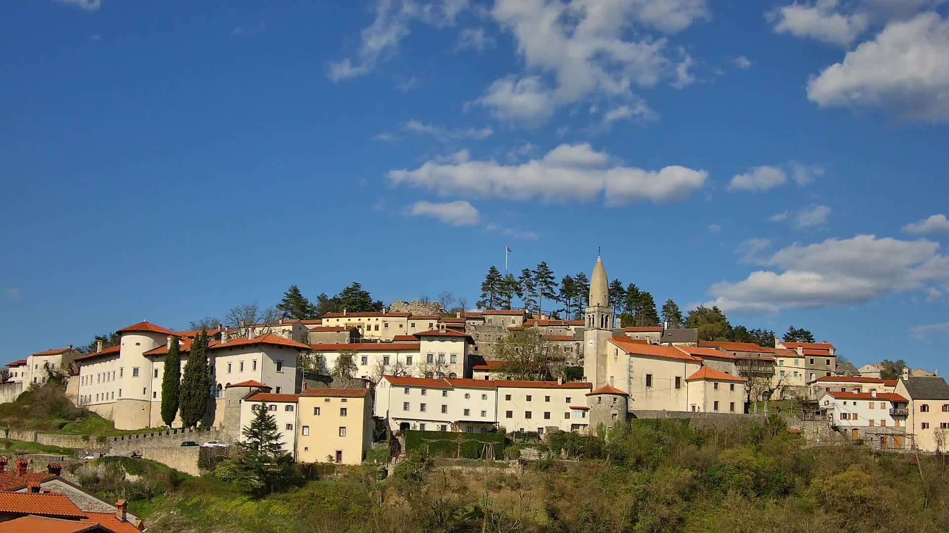 Štanjel v Živo: Odkrijte Srce Krasa