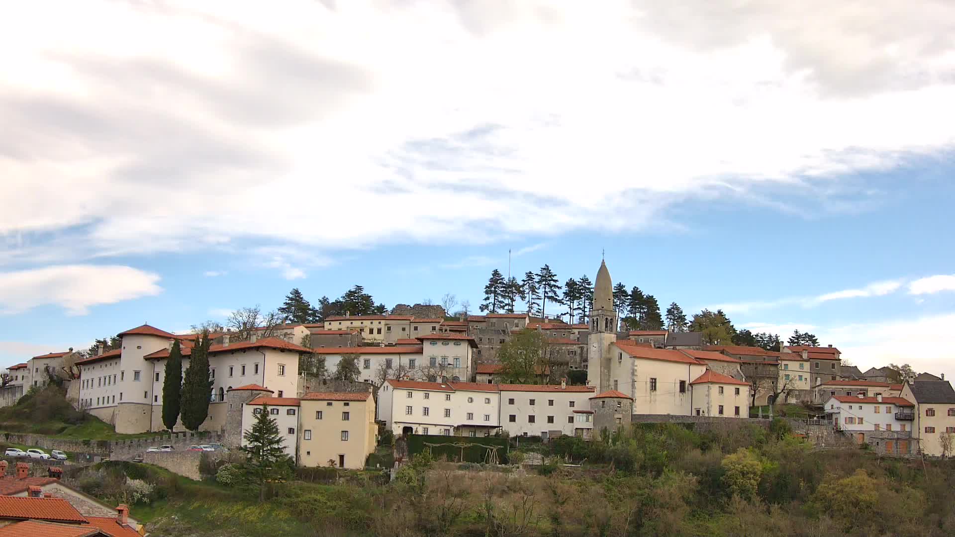 Štanjel v Živo: Odkrijte Srce Krasa