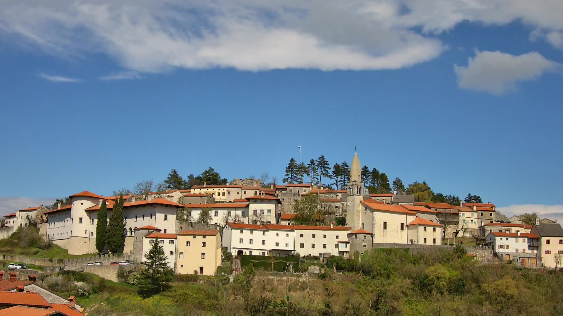 Štanjel v Živo: Odkrijte Srce Krasa