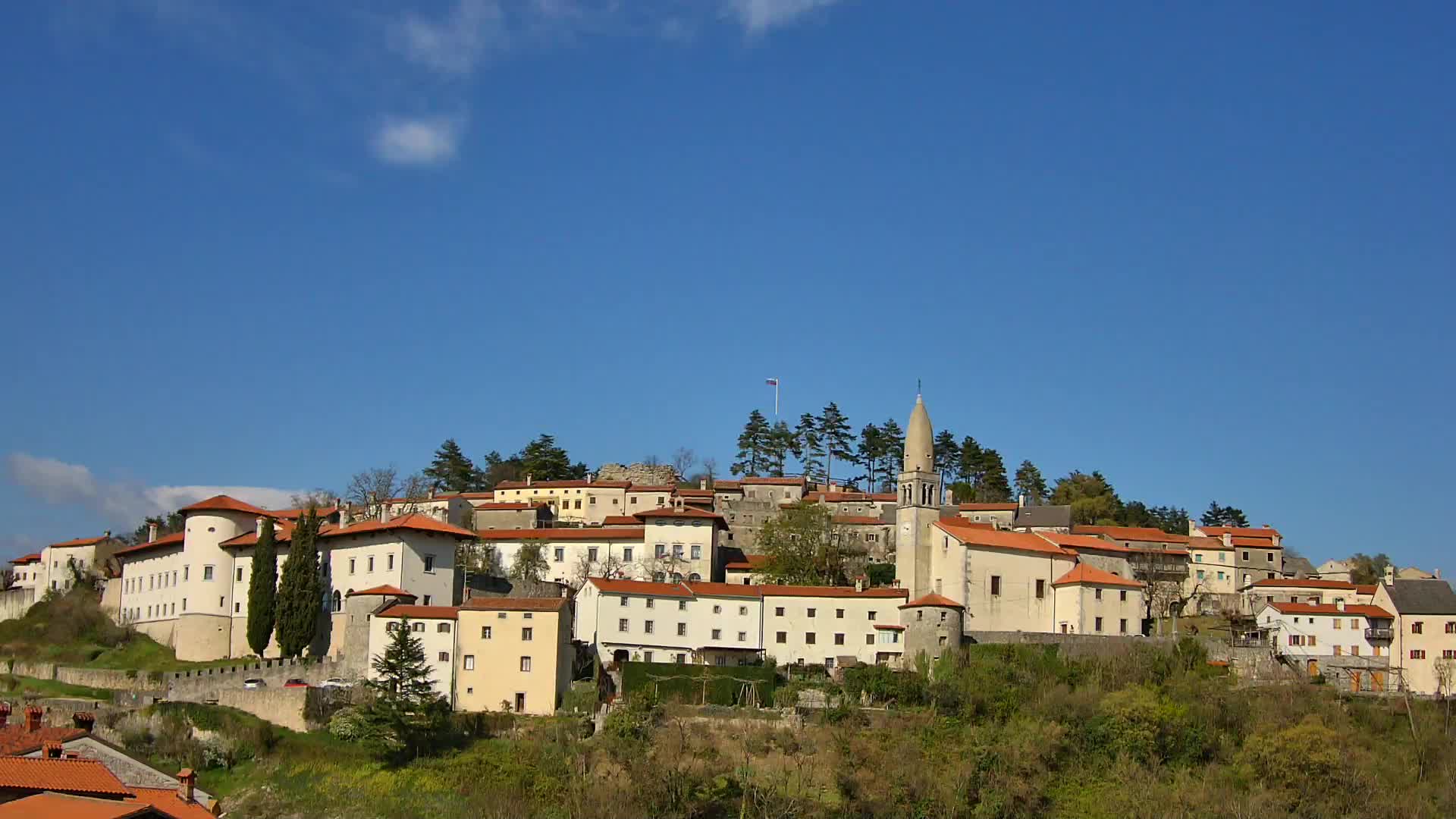 Štanjel v Živo: Odkrijte Srce Krasa