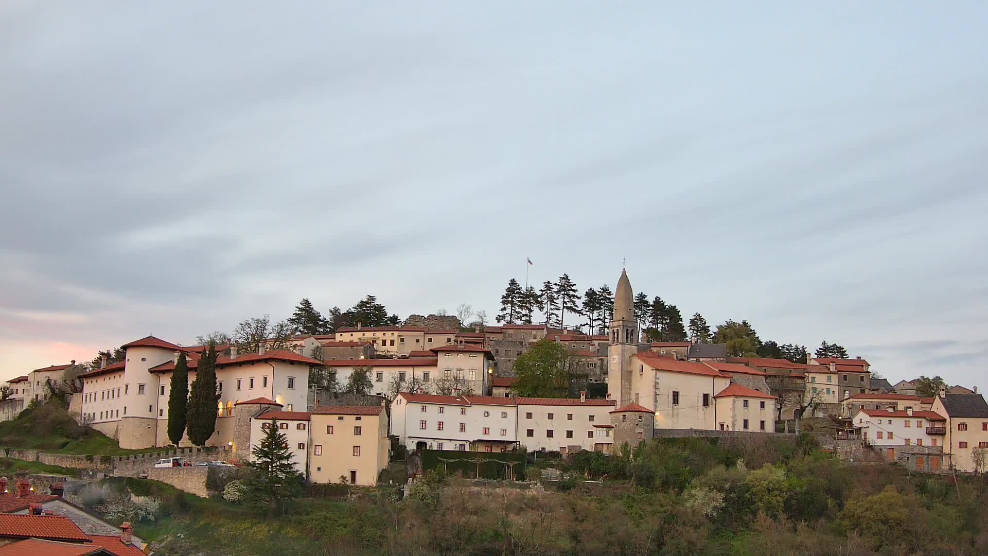 Štanjel v Živo: Odkrijte Srce Krasa