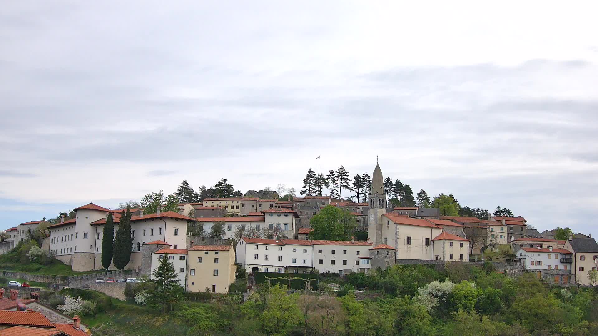 Štanjel v Živo: Odkrijte Srce Krasa