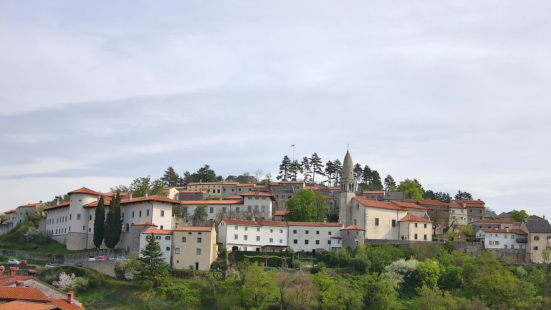 Štanjel v Živo: Odkrijte Srce Krasa